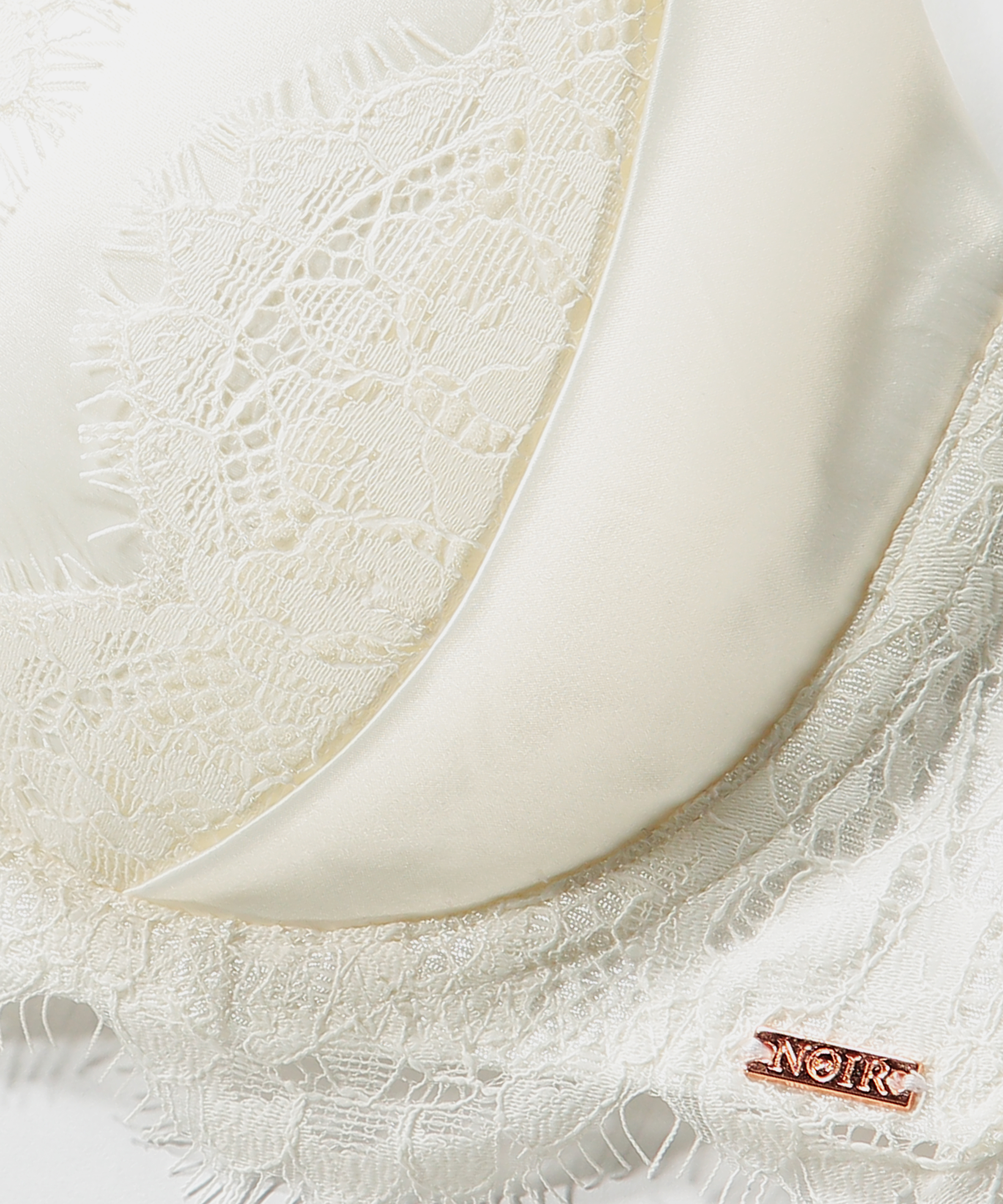 Soutien-gorge rembourré à armatures Hannako, Blanc, main