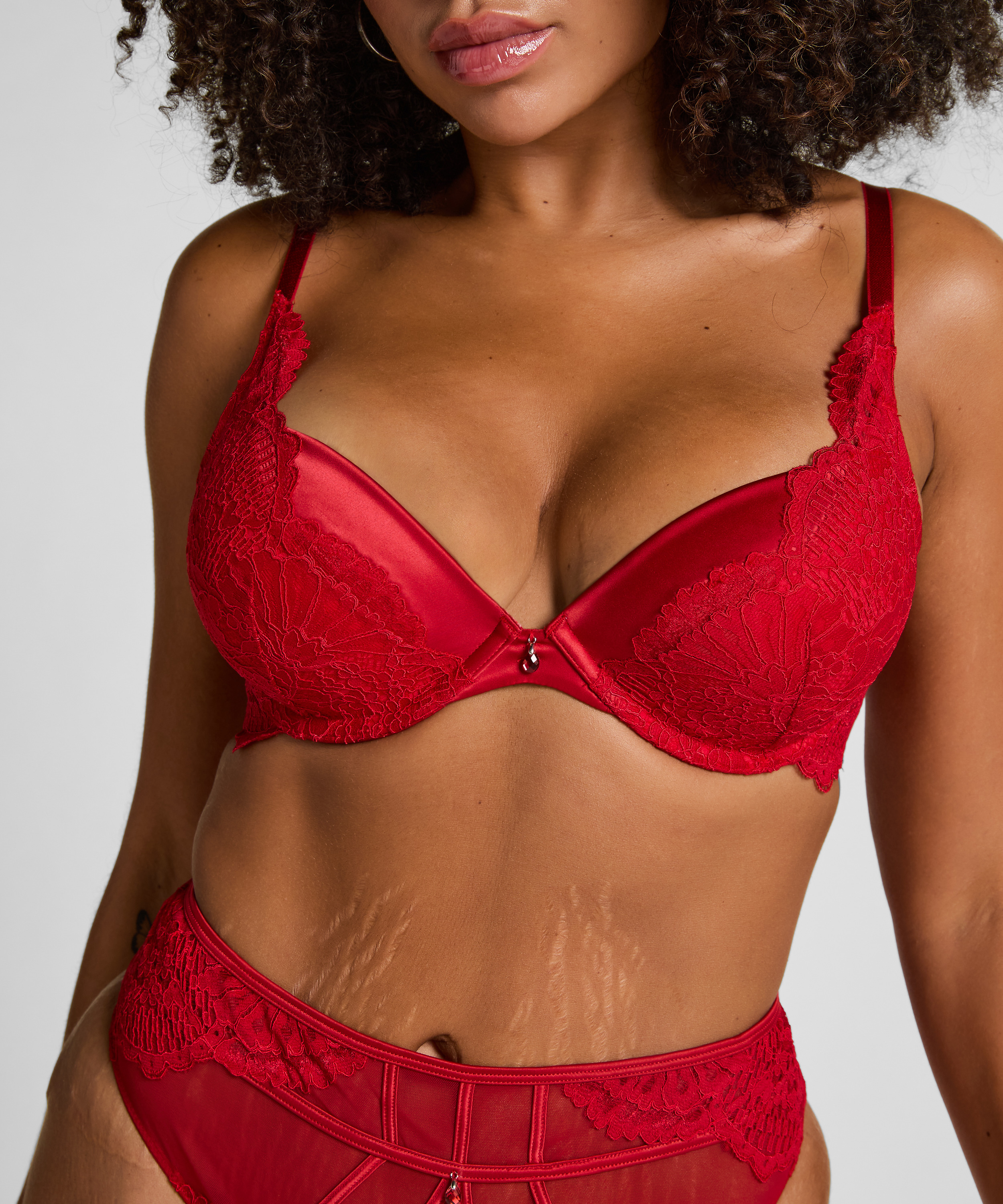 Soutien-gorge à armatures maximiseur préformé Whitney, Rouge, main