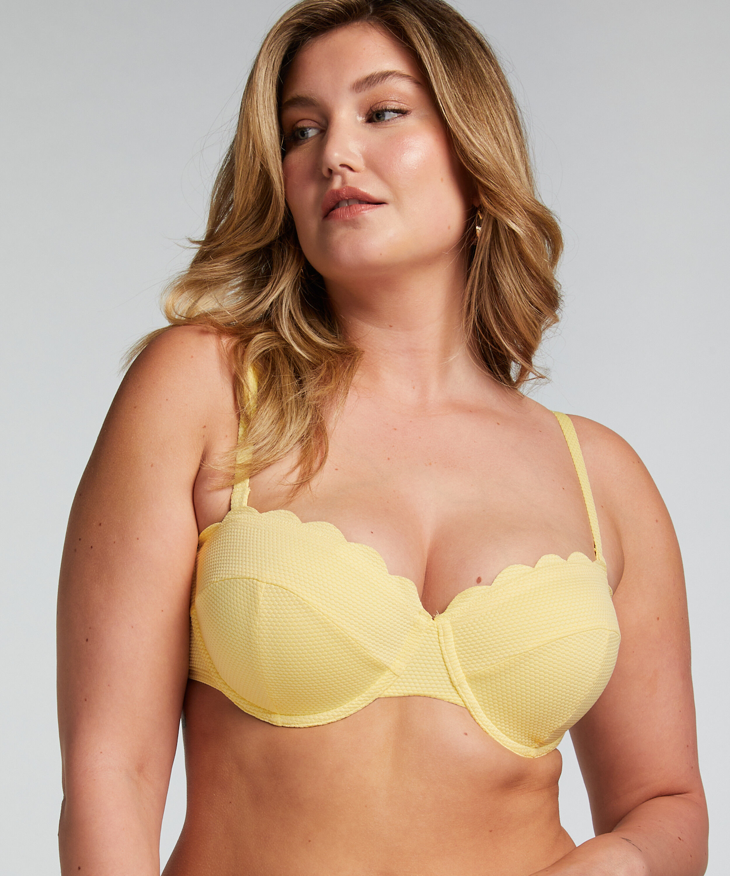 Haut de bikini sans bretelles préformé à armatures Scallop Taille E +, Jaune Haut de bikini sans bretelles préformé à armatures Scallop Taille E +, Jaune