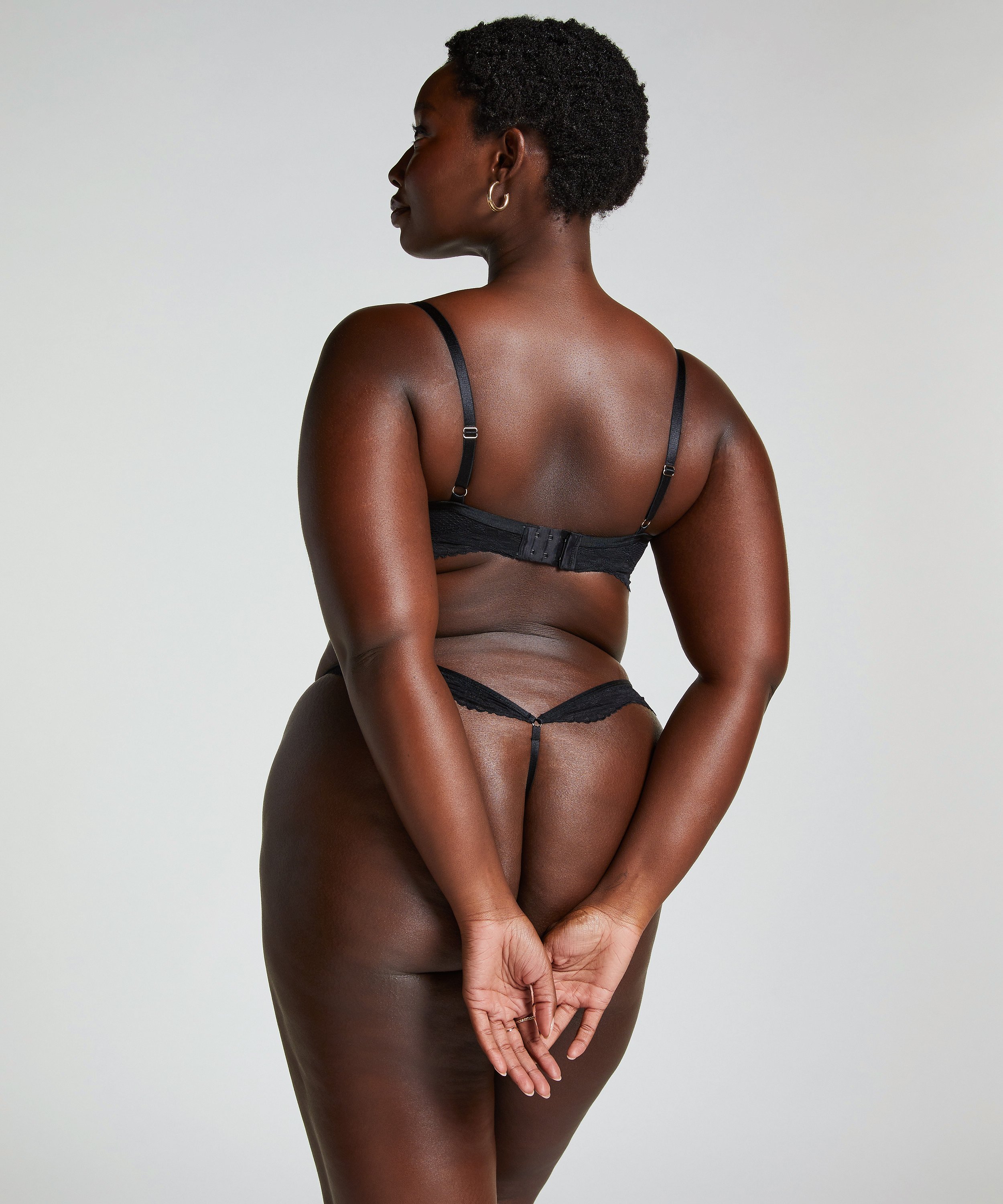 String Belladonna, Noir, main