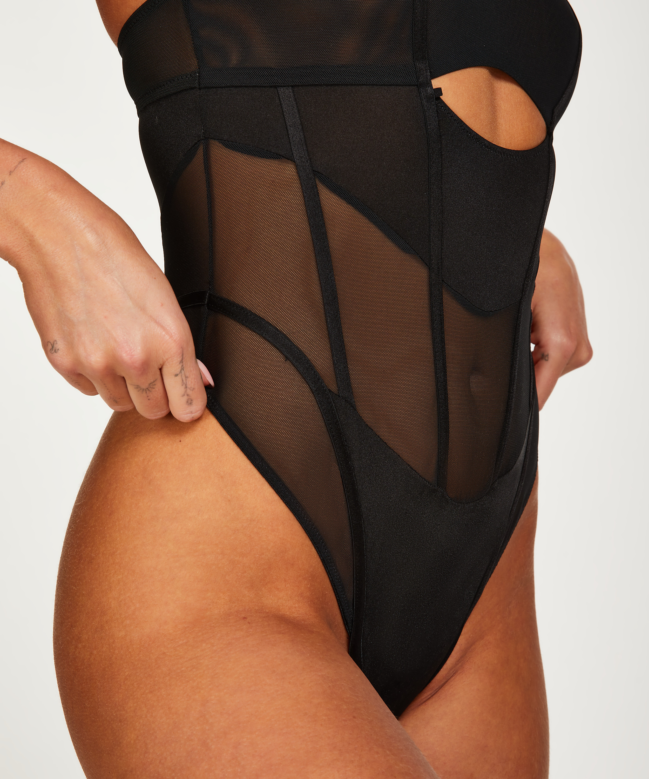 Body Naughty, Noir, main