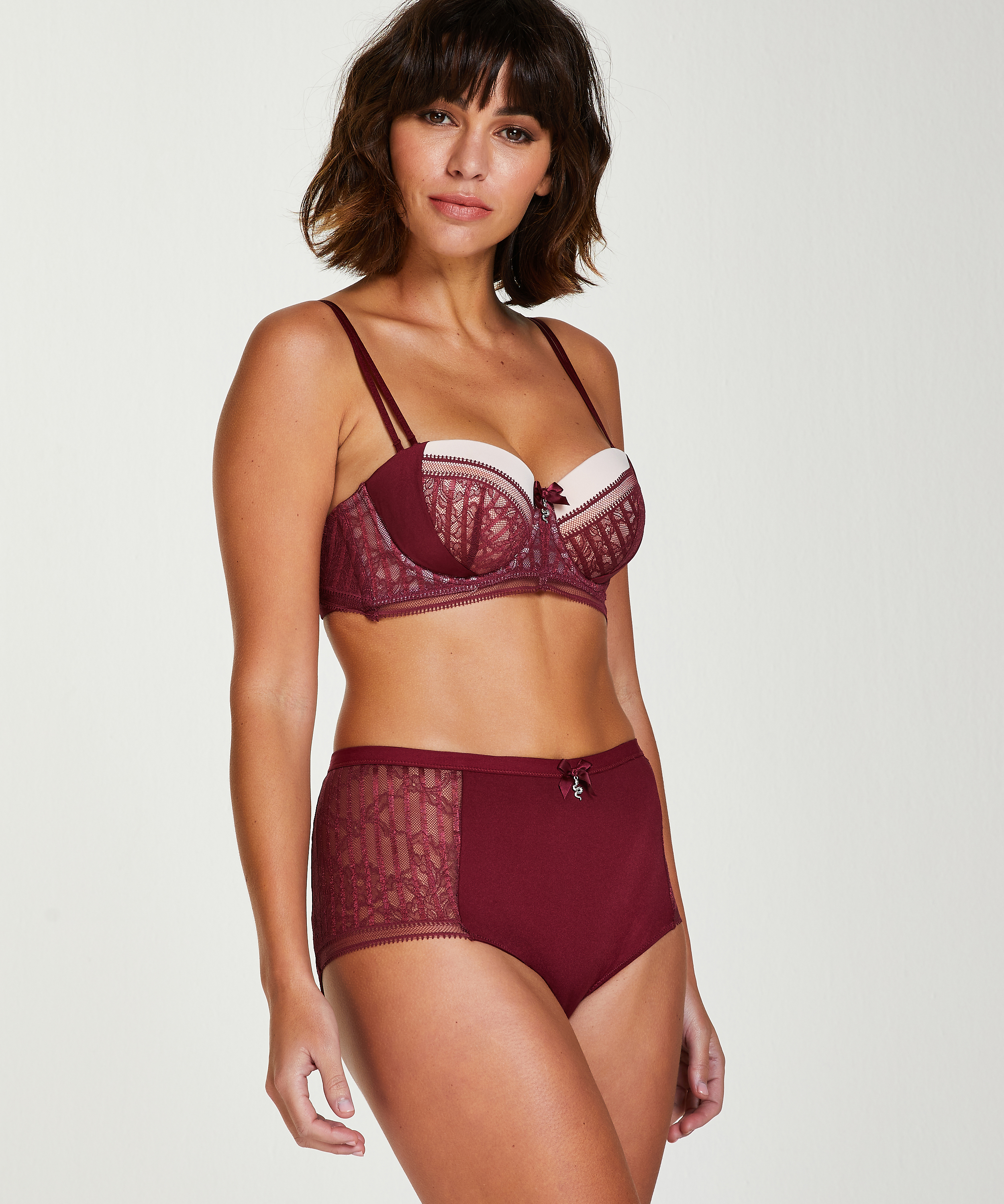 Slip taille haute Kriss I AM Danielle, Rouge, main