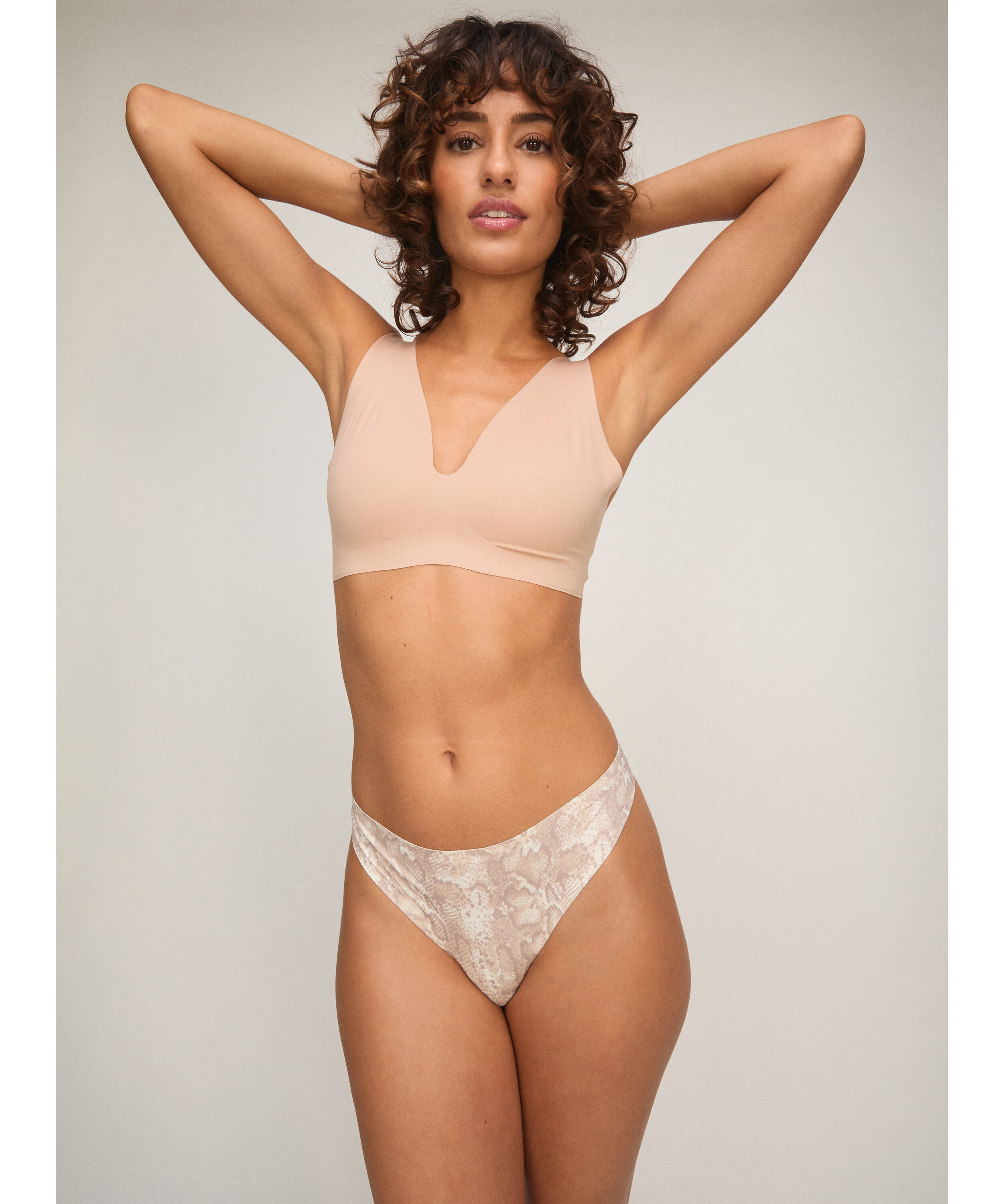 Invisible string basic, Beige Invisible string basic, Beige