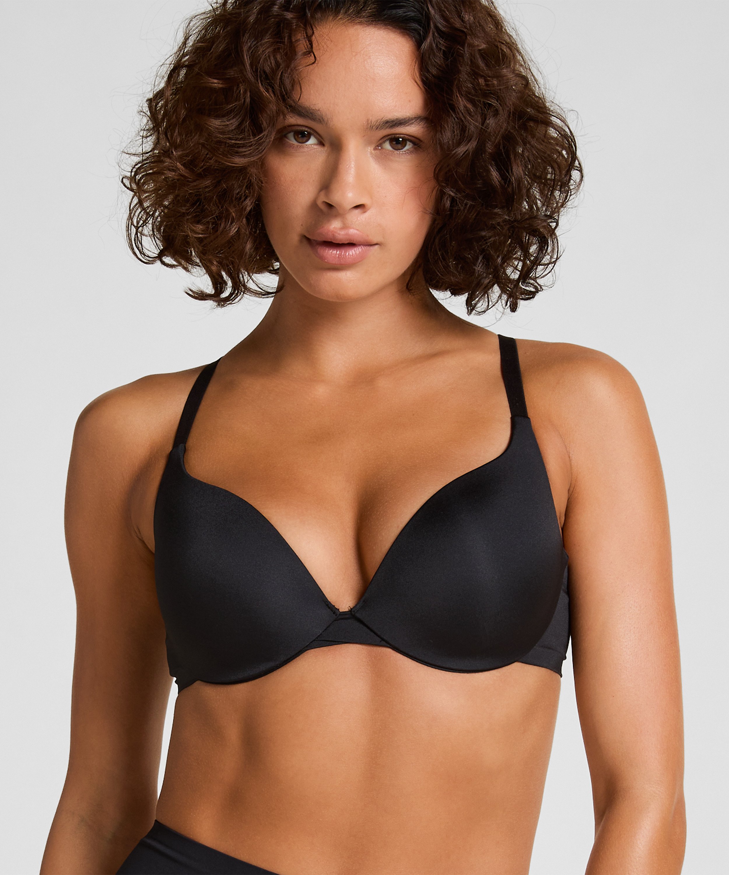 Soutien-gorge à armatures préformé push-up Smooth, Noir, main