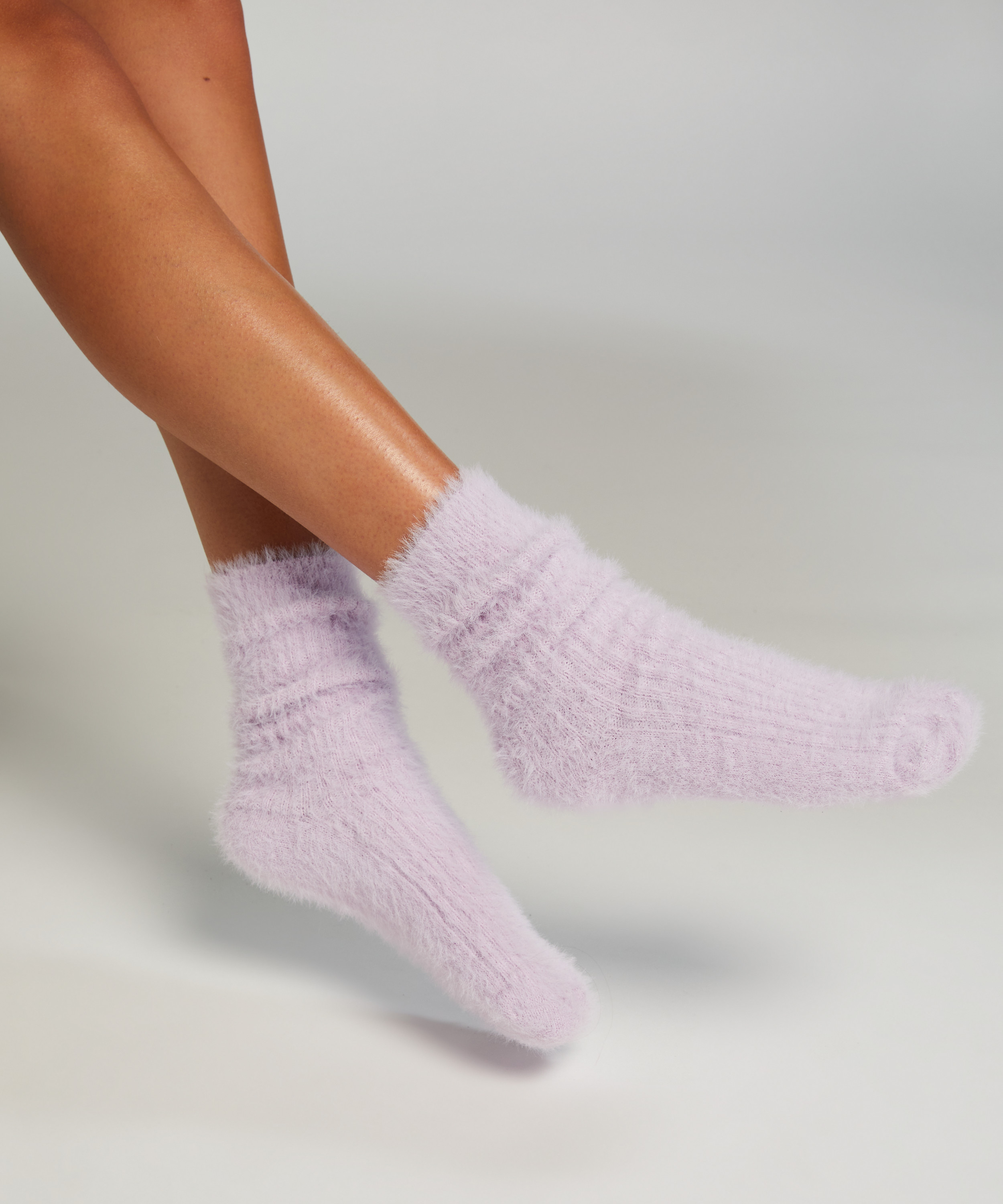 Chaussettes Duveteuses, Violet, main