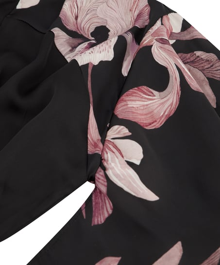 Kimono Orchid, Noir
