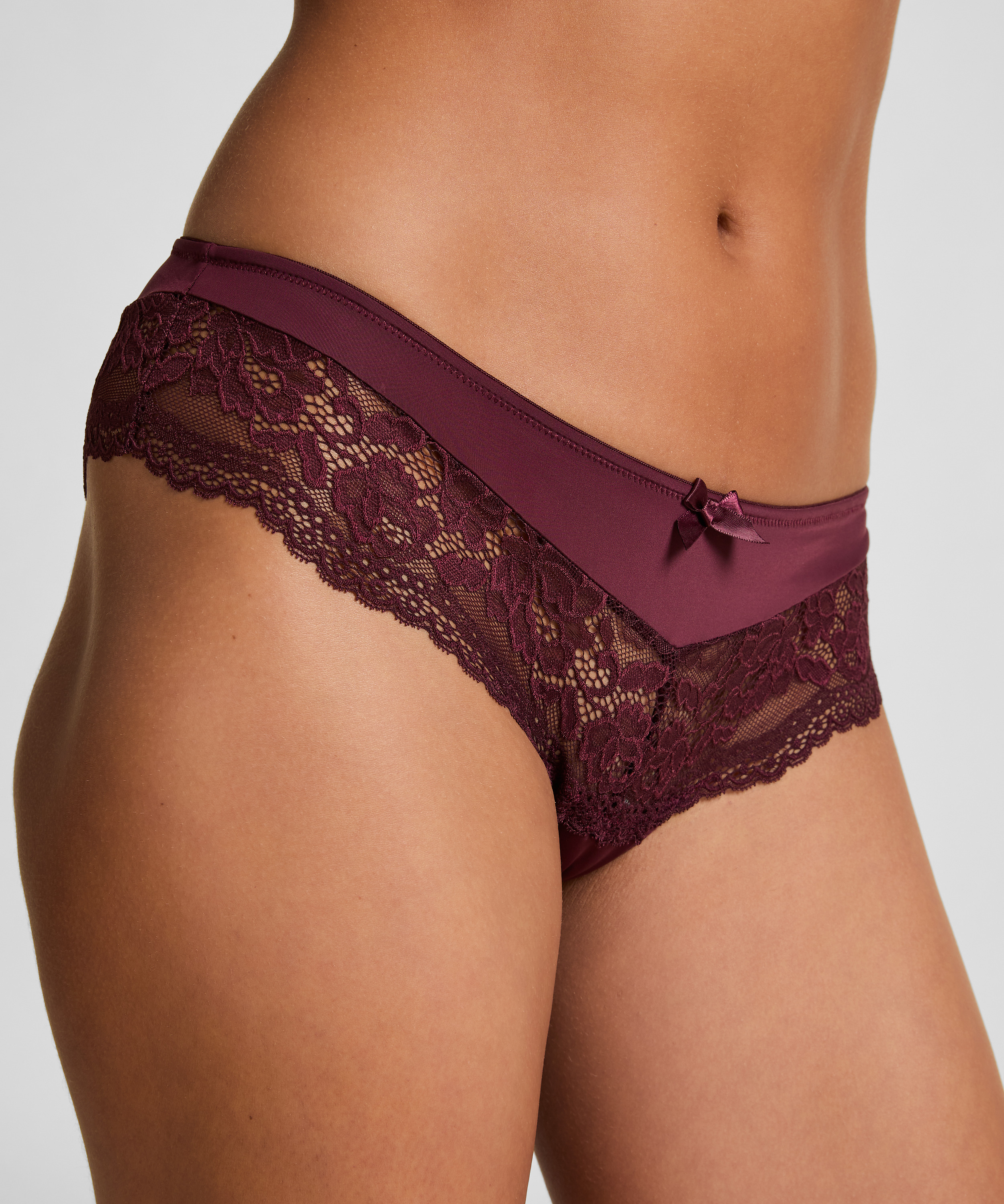 Short brésilien Valence, Rouge, main