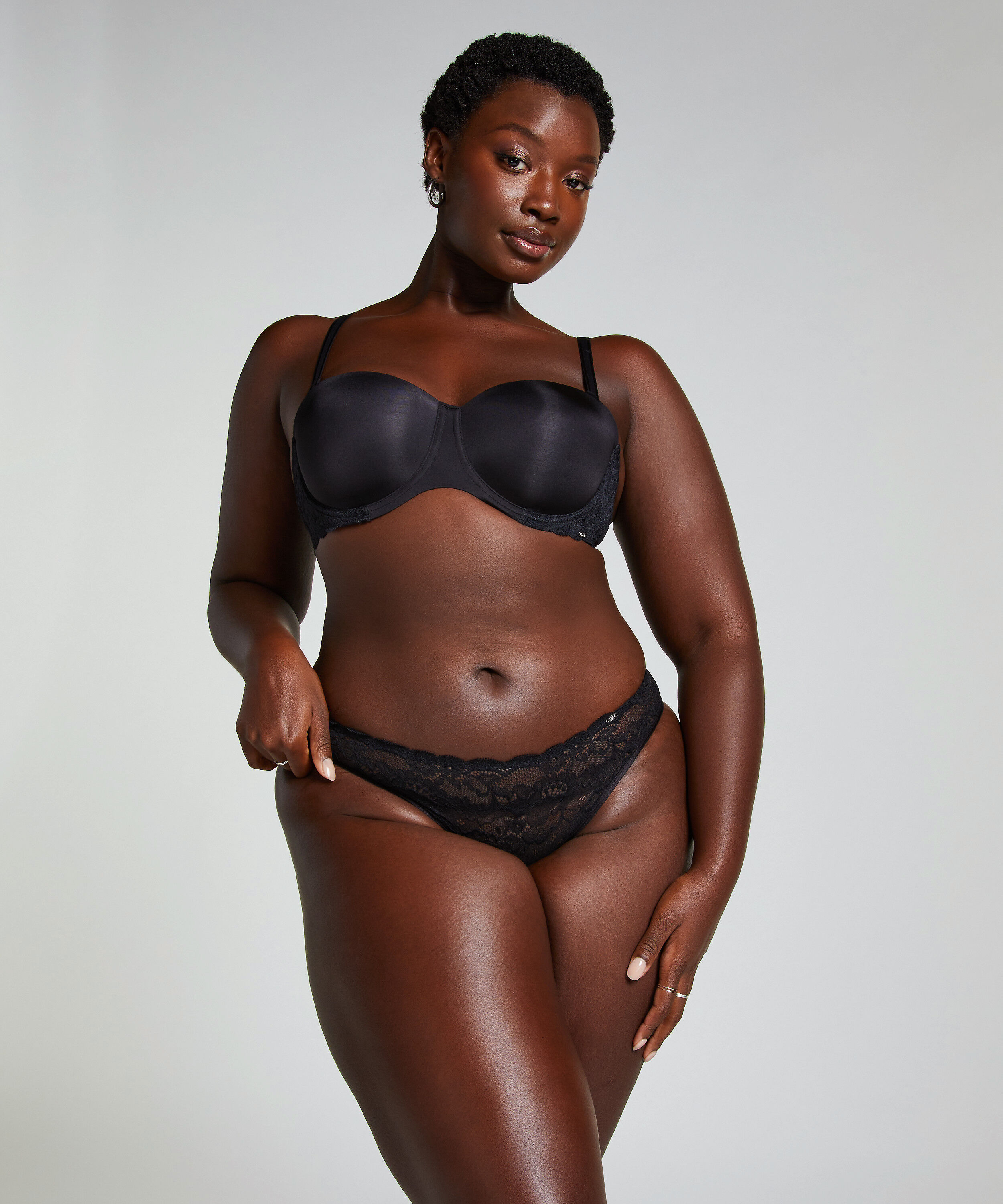 Soutien-gorge &agrave; armatures pr&eacute;form&eacute; sans bretelles Angie, Noir