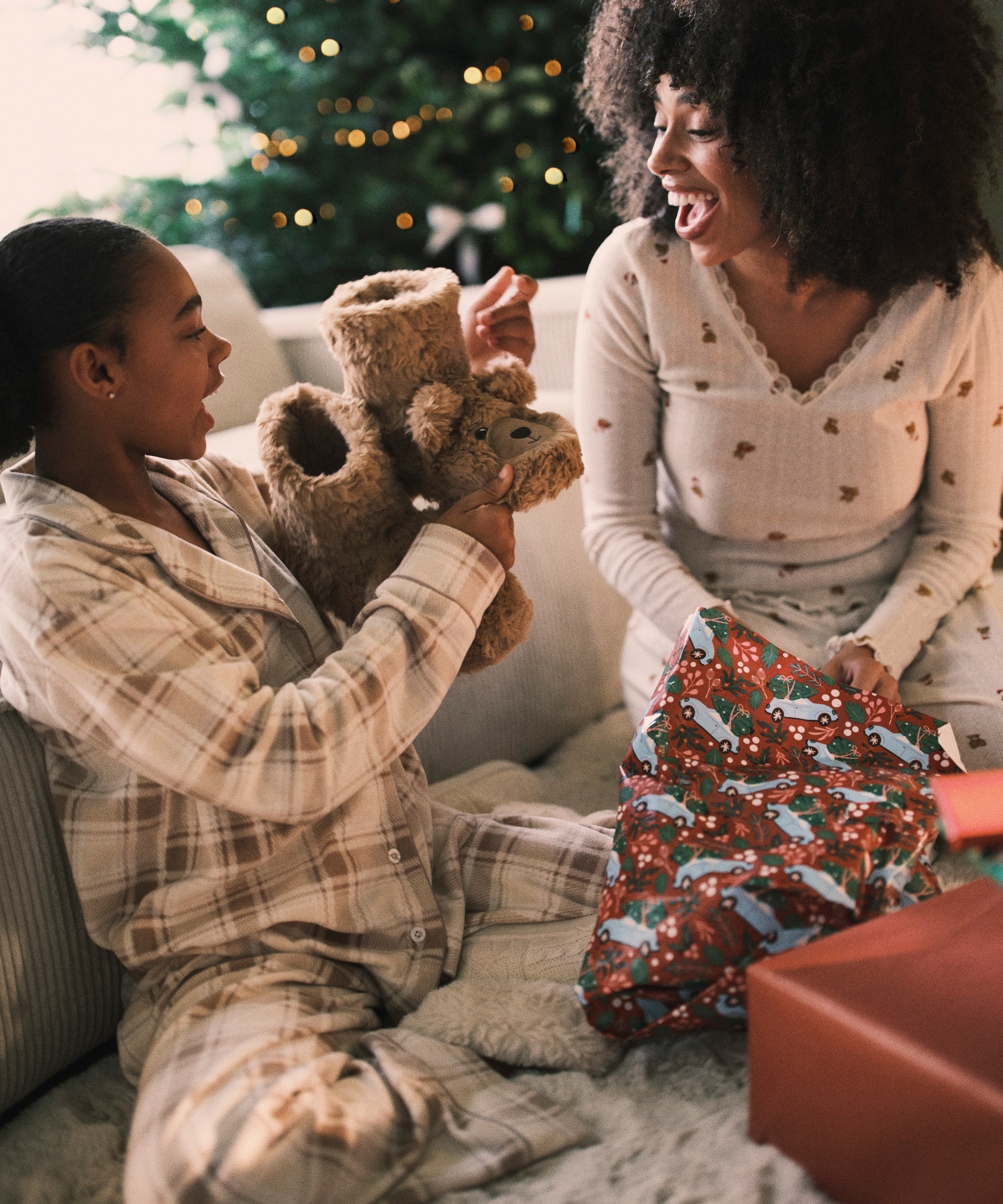 Chaussons Ours en Peluche, Beige, main