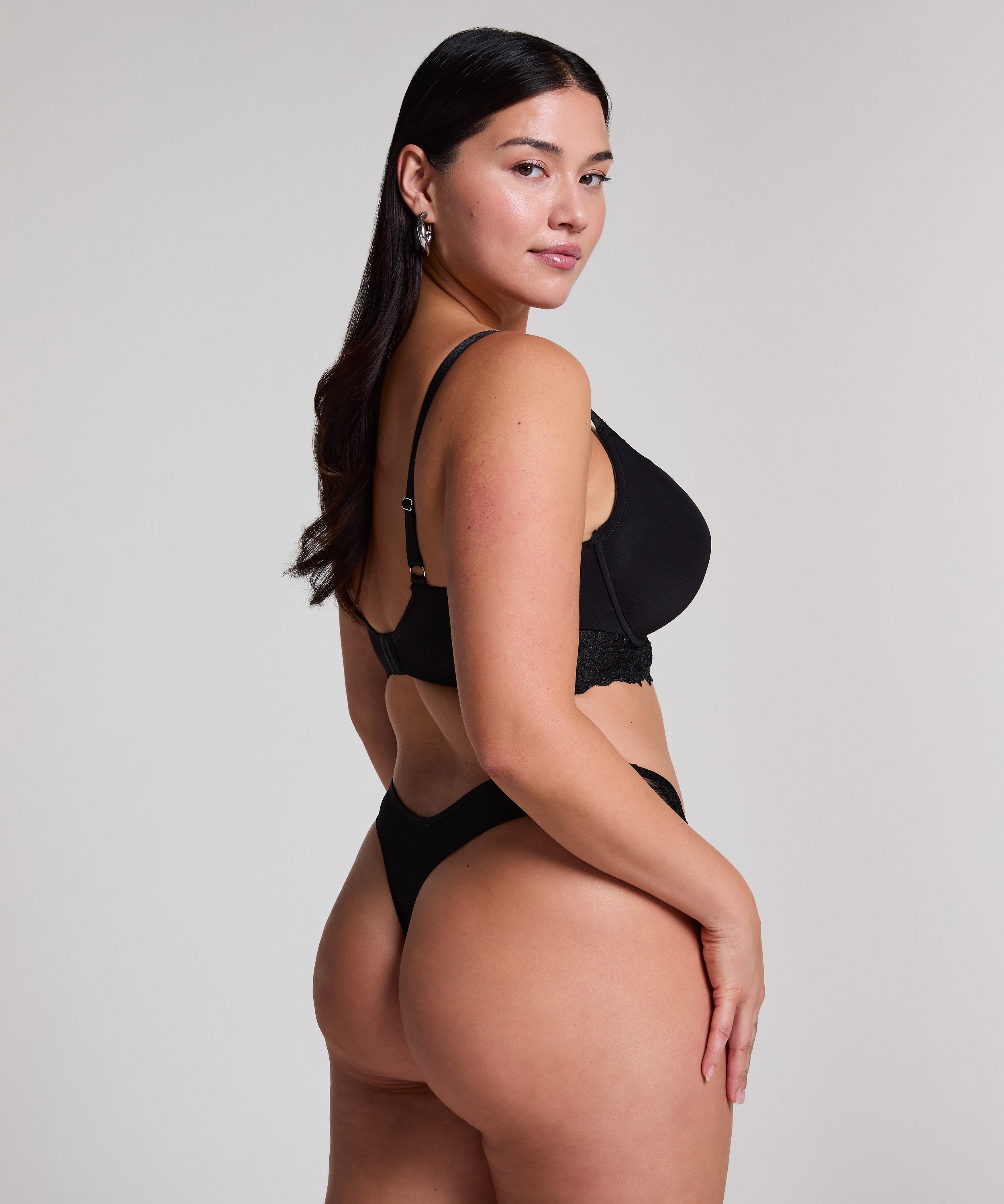 String Jemima, Noir, main