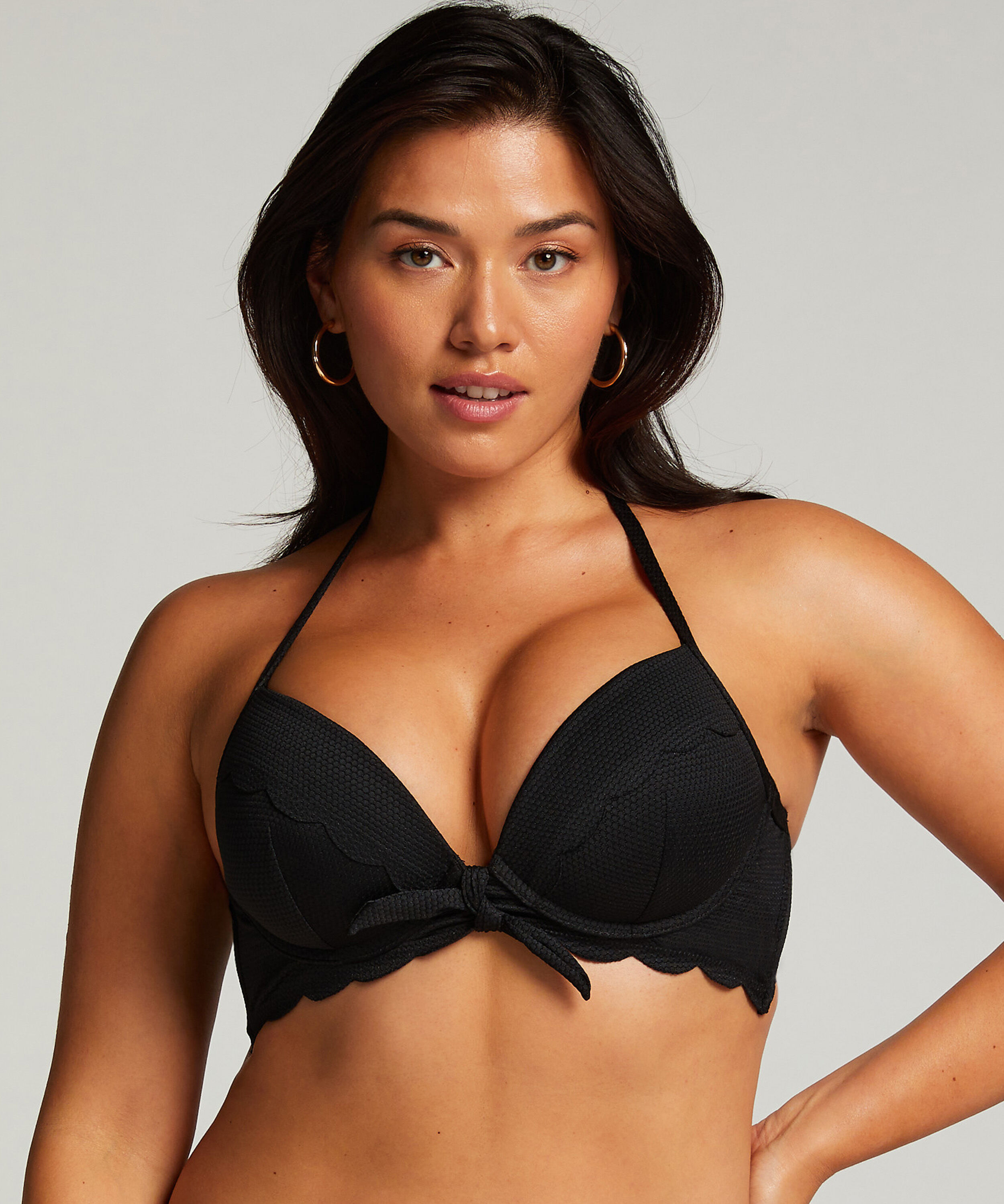 Haut de bikini à armatures à effet push-up préformé Scallop Taille A - E, Noir Haut de bikini à armatures à effet push-up préformé Scallop Taille A - E, Noir