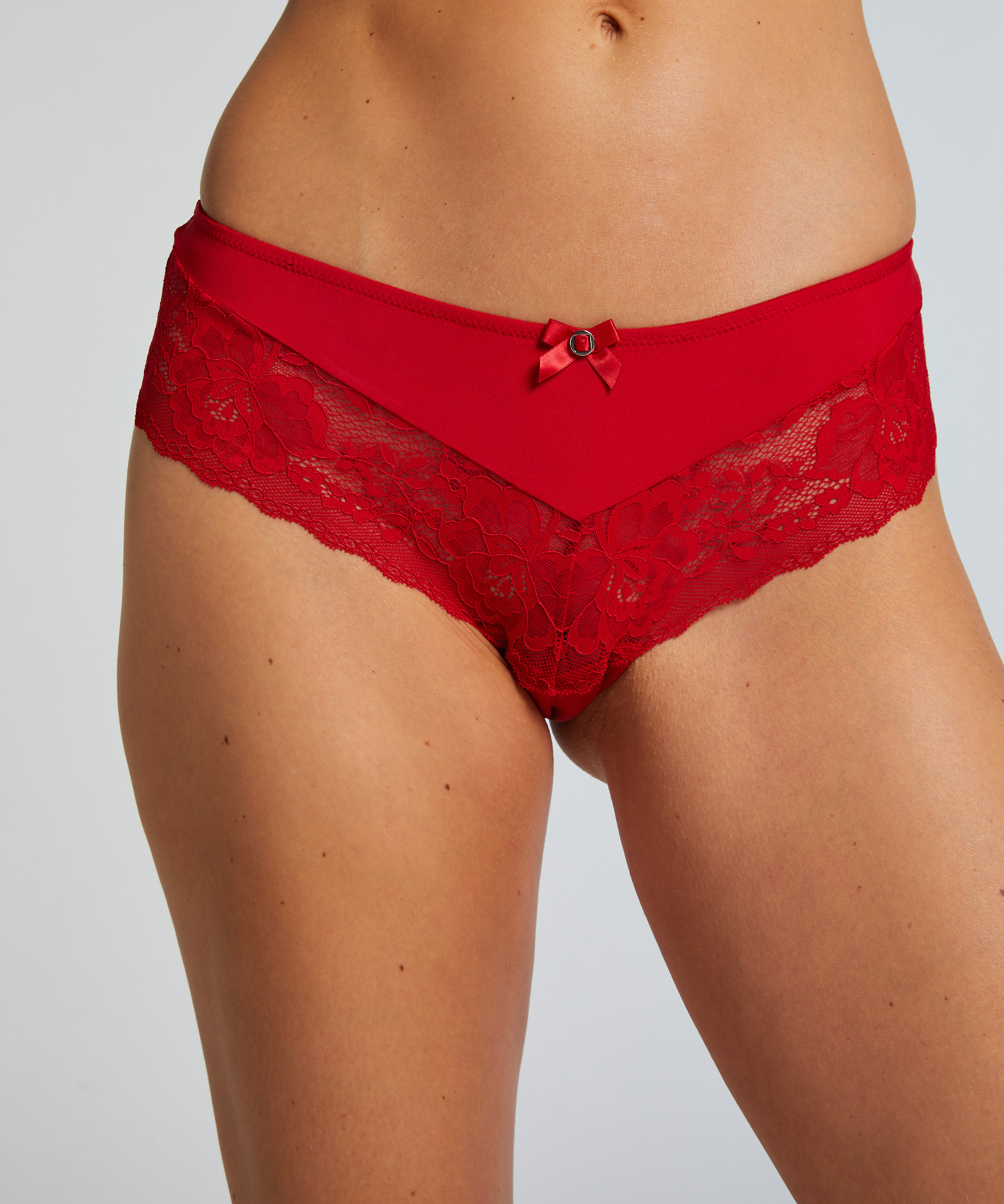 Slip brésilien Maya, Rouge, main