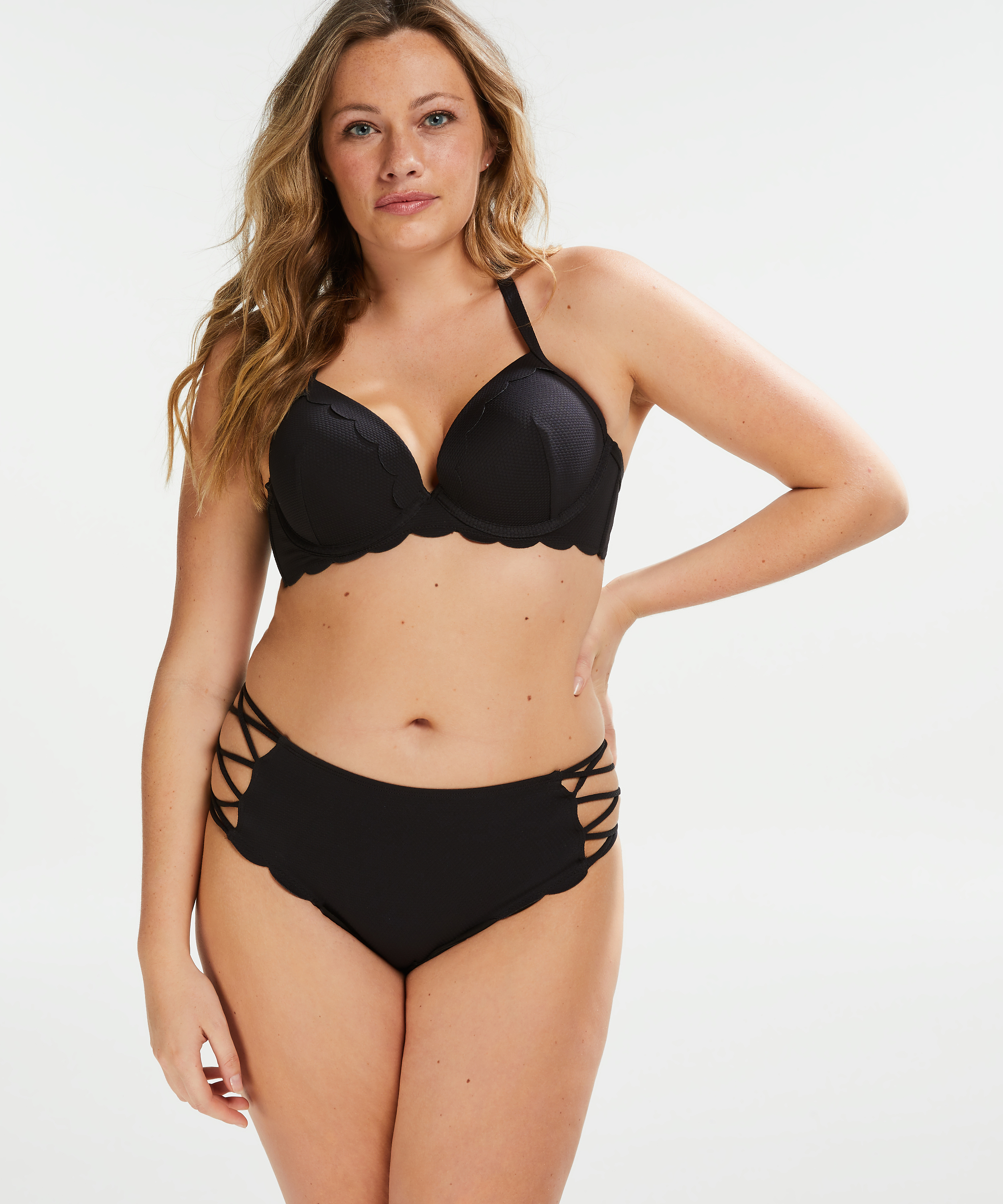 Haut de bikini à armatures préformé Scallop Taille E +, Noir, main