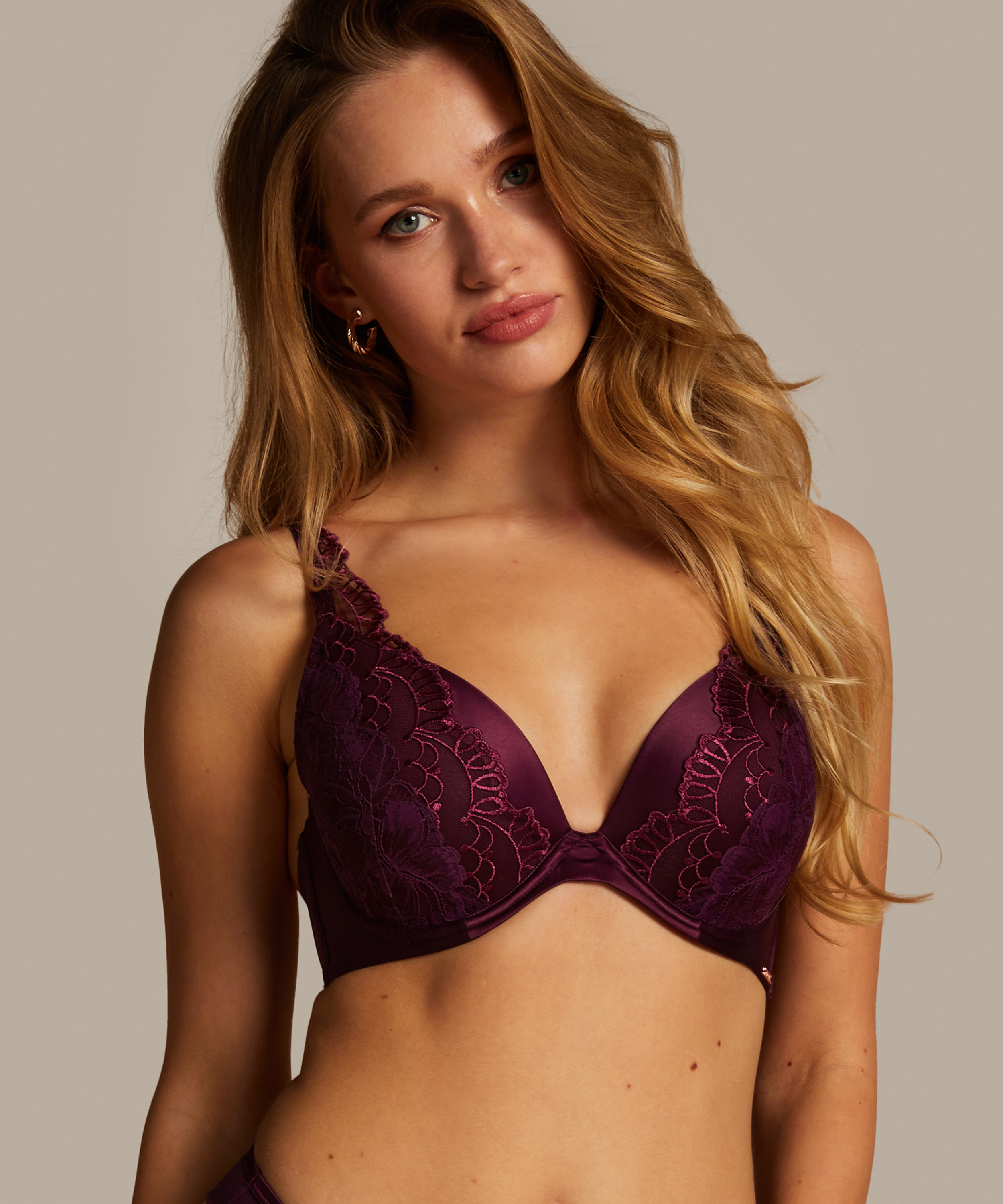 Soutien-gorge push-up à armatures préformé Samra, Violet, main