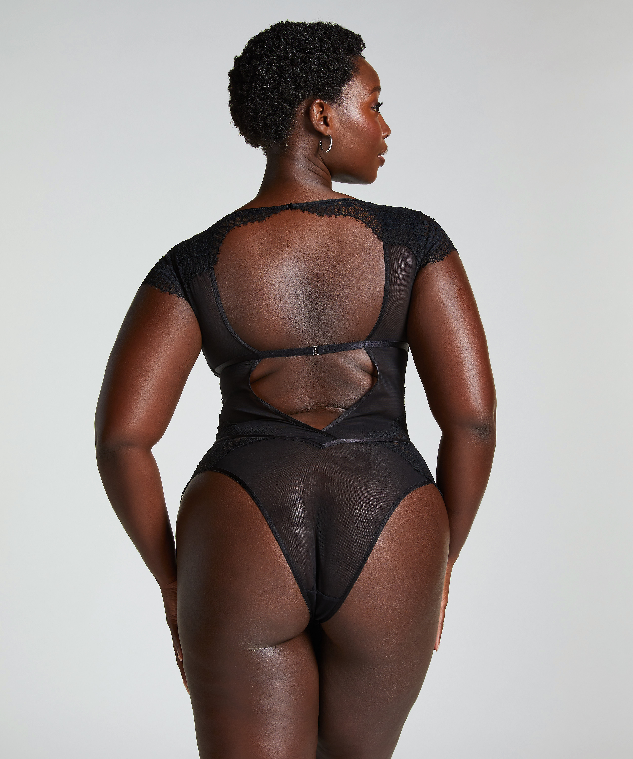 Body Daphne, Noir, main