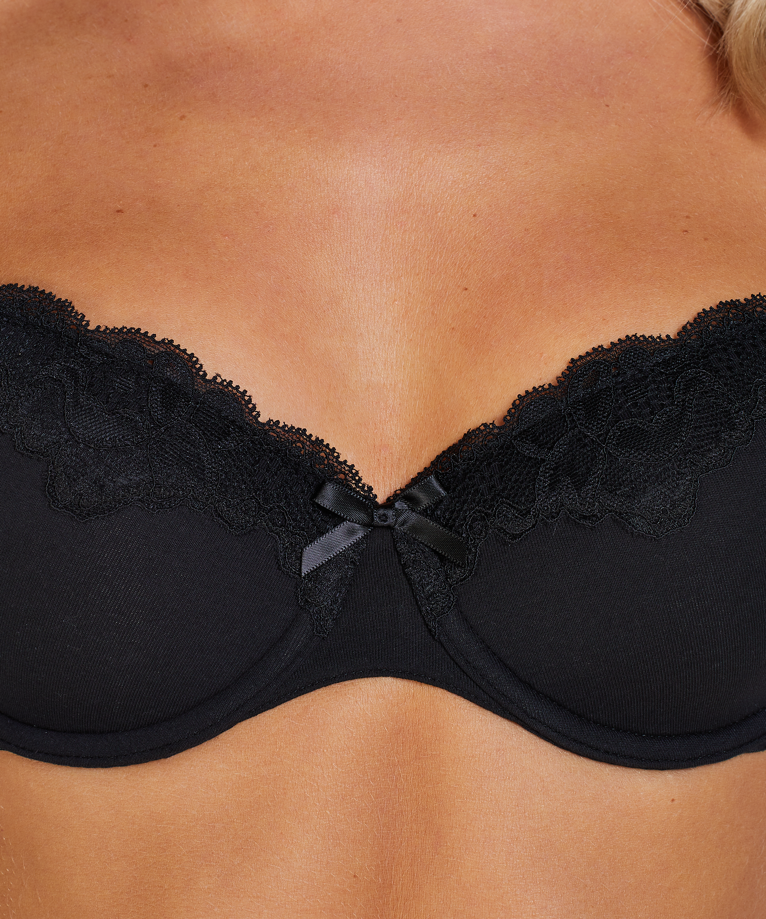 Soutien-gorge rembourré à armatures Coton Secret Lace, Noir, main