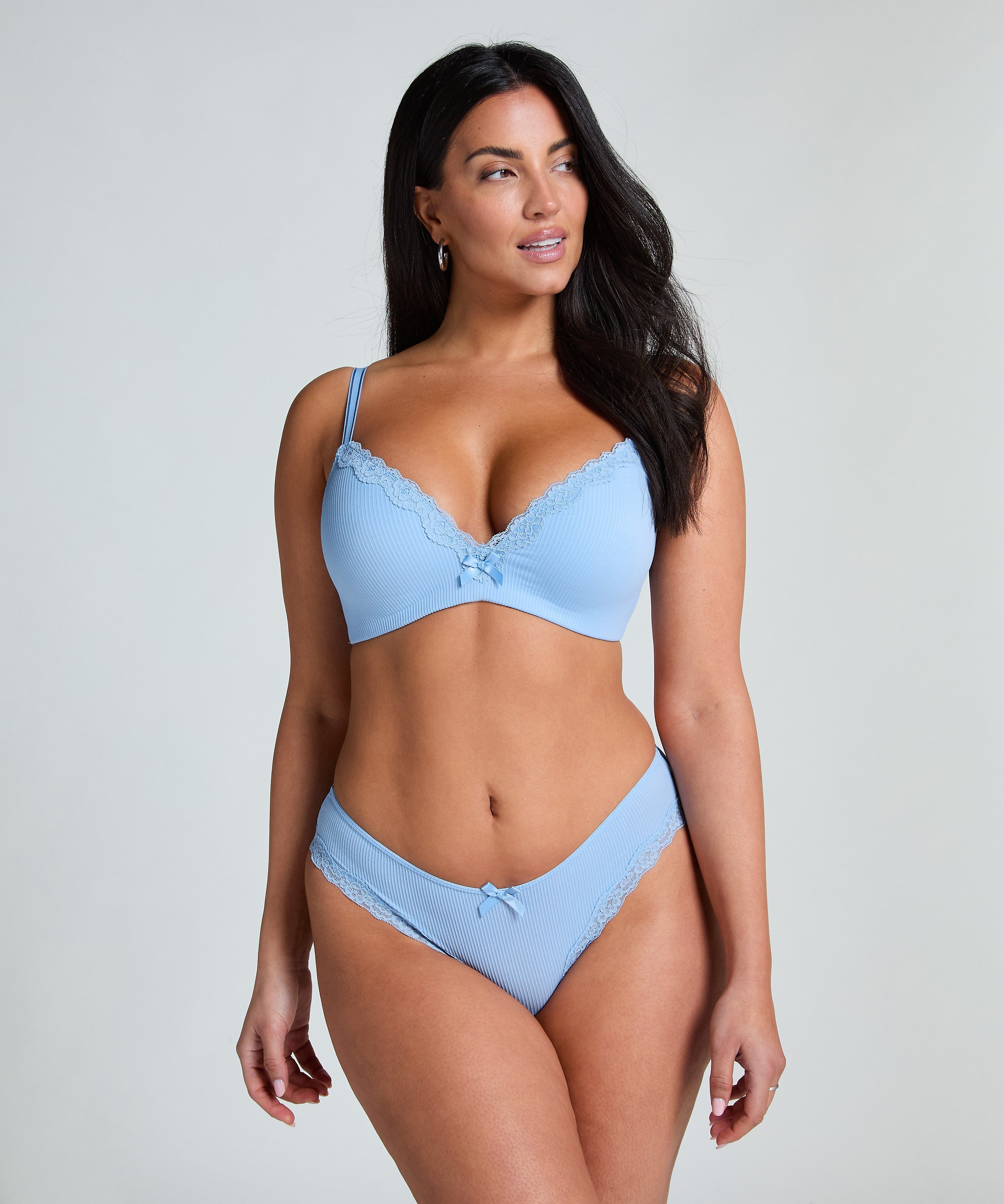 Slip brésilien Lola, Bleu, main