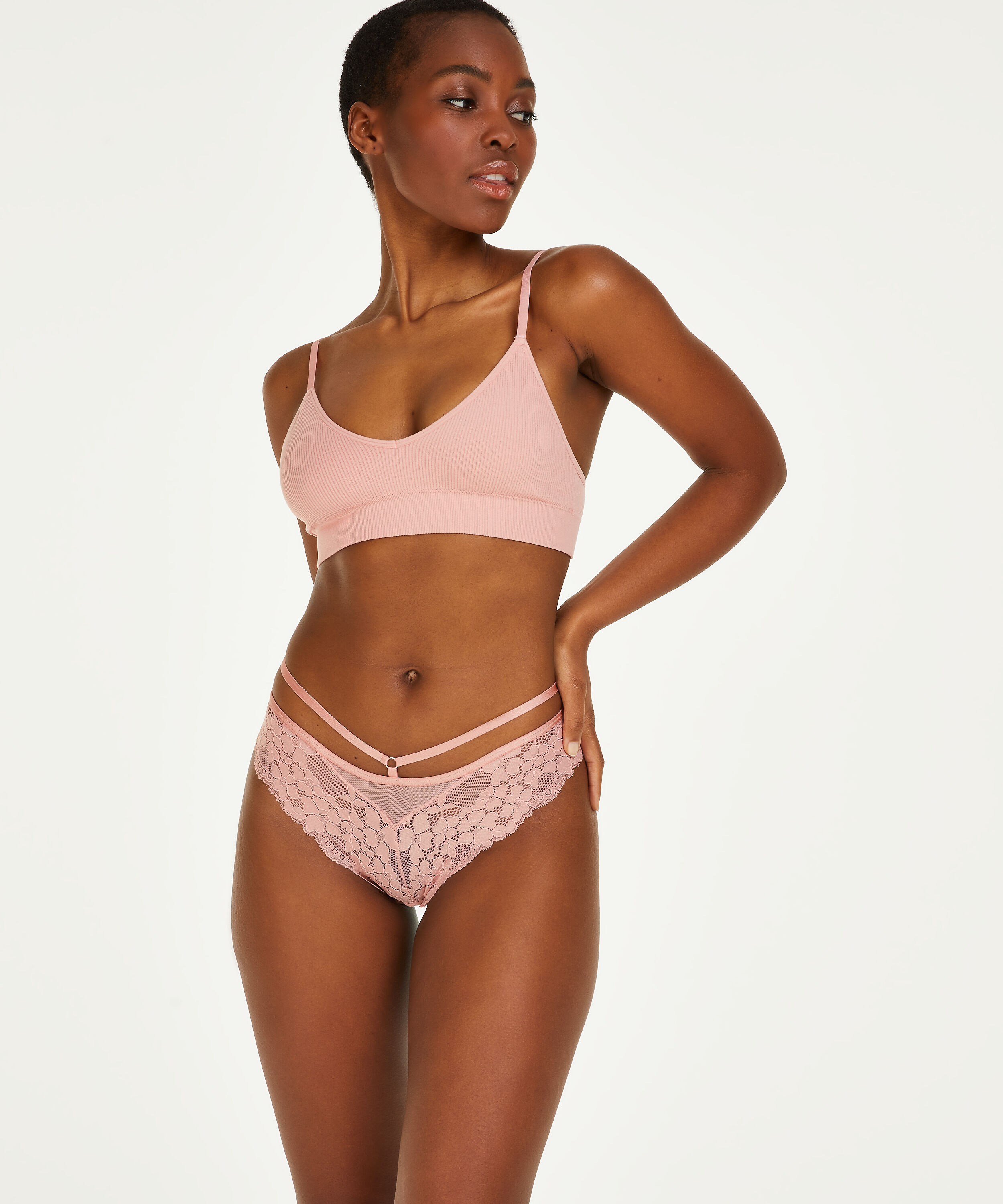 Br&eacute;silien Isabelle, Rose