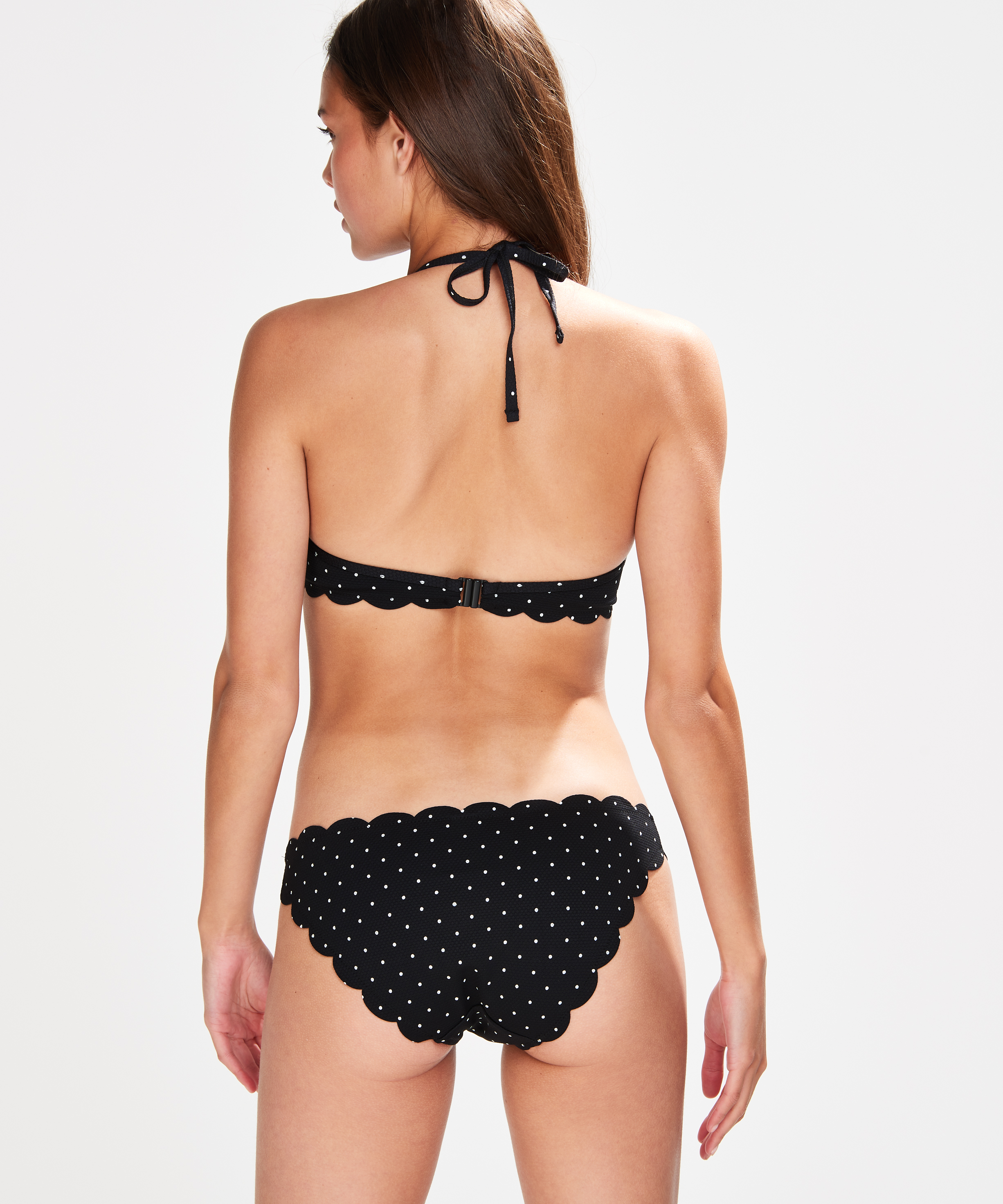 Haut de bikini à armatures à effet push-up préformé Scallop Taille A - E, Noir, main