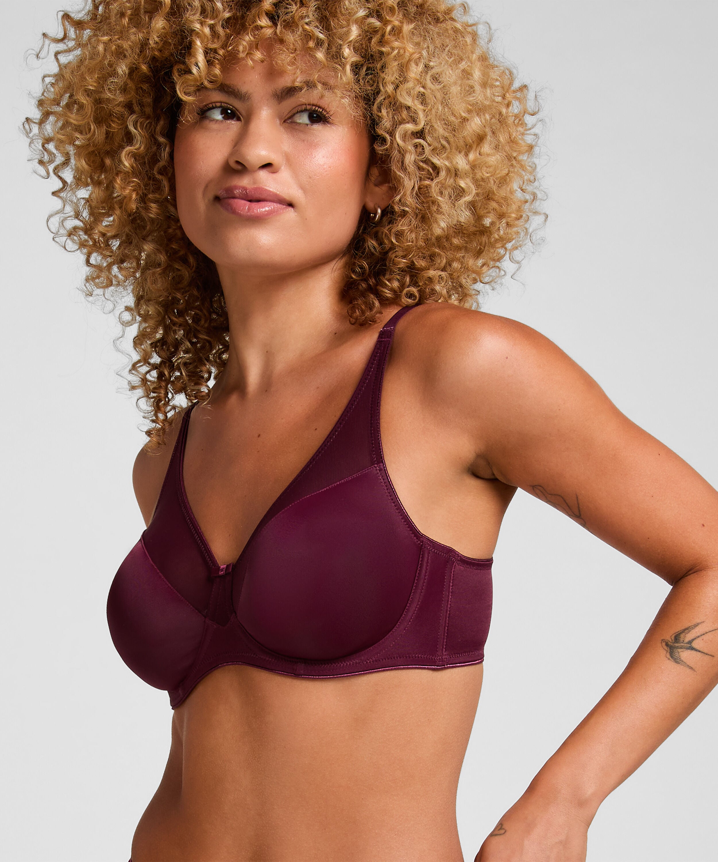 Soutien-gorge à armatures non-préformé minimiseur Nina, Rouge Soutien-gorge à armatures non-préformé minimiseur Nina, Rouge