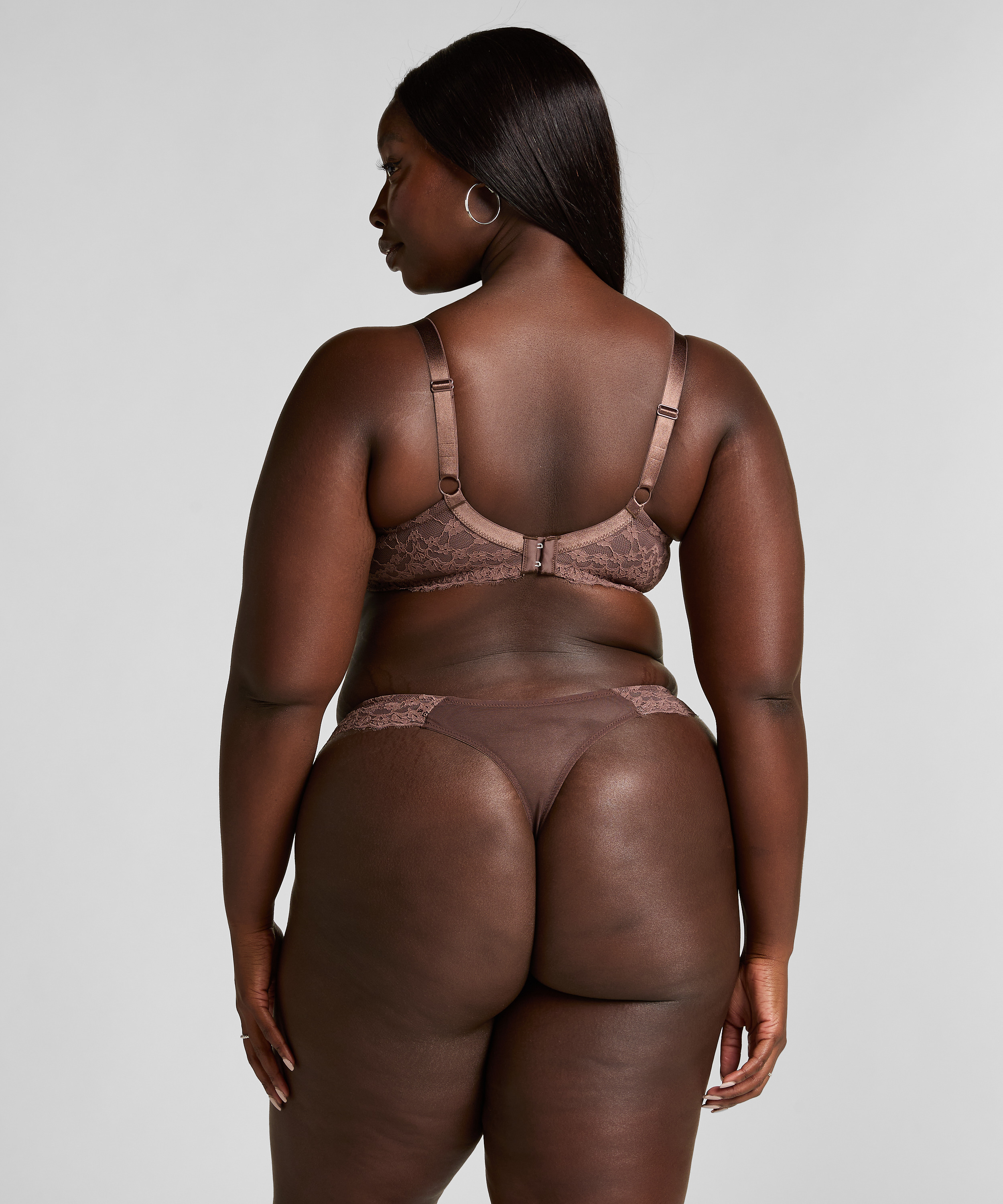 String Daisy, Marron, main