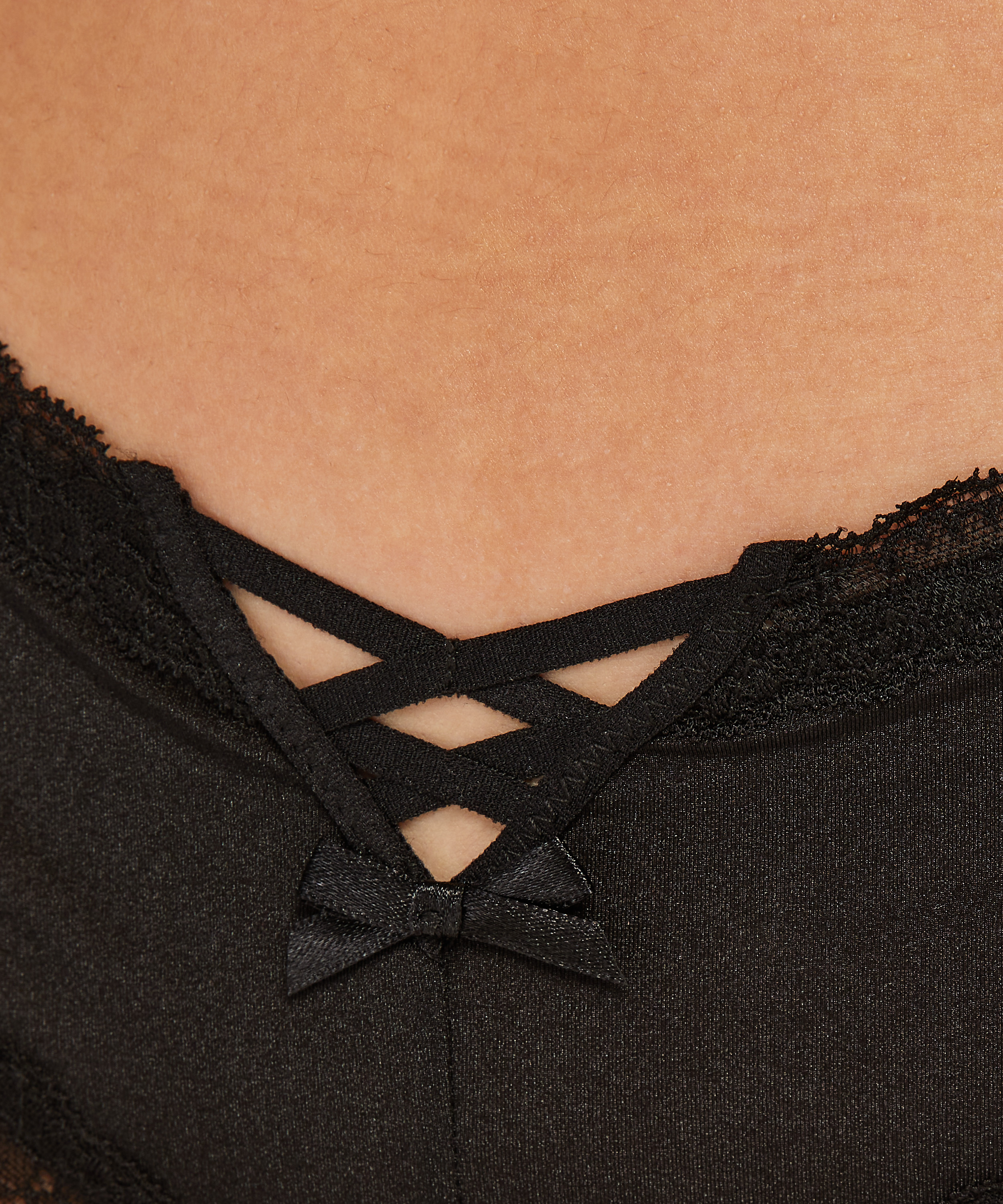 Slip brésilien en forme de V Vixen, Noir, main