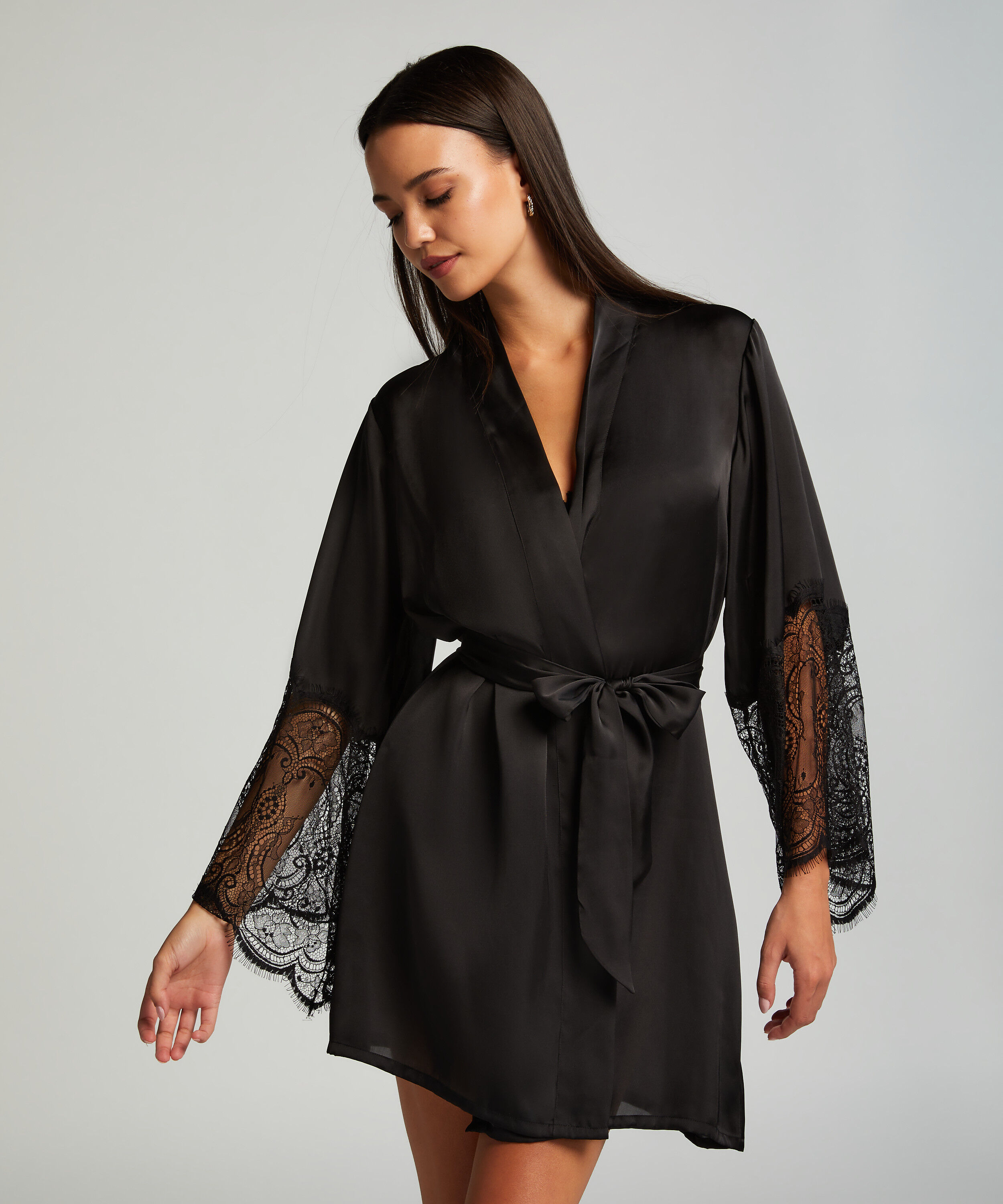 Kimono Lace Satin, Noir Kimono Lace Satin, Noir