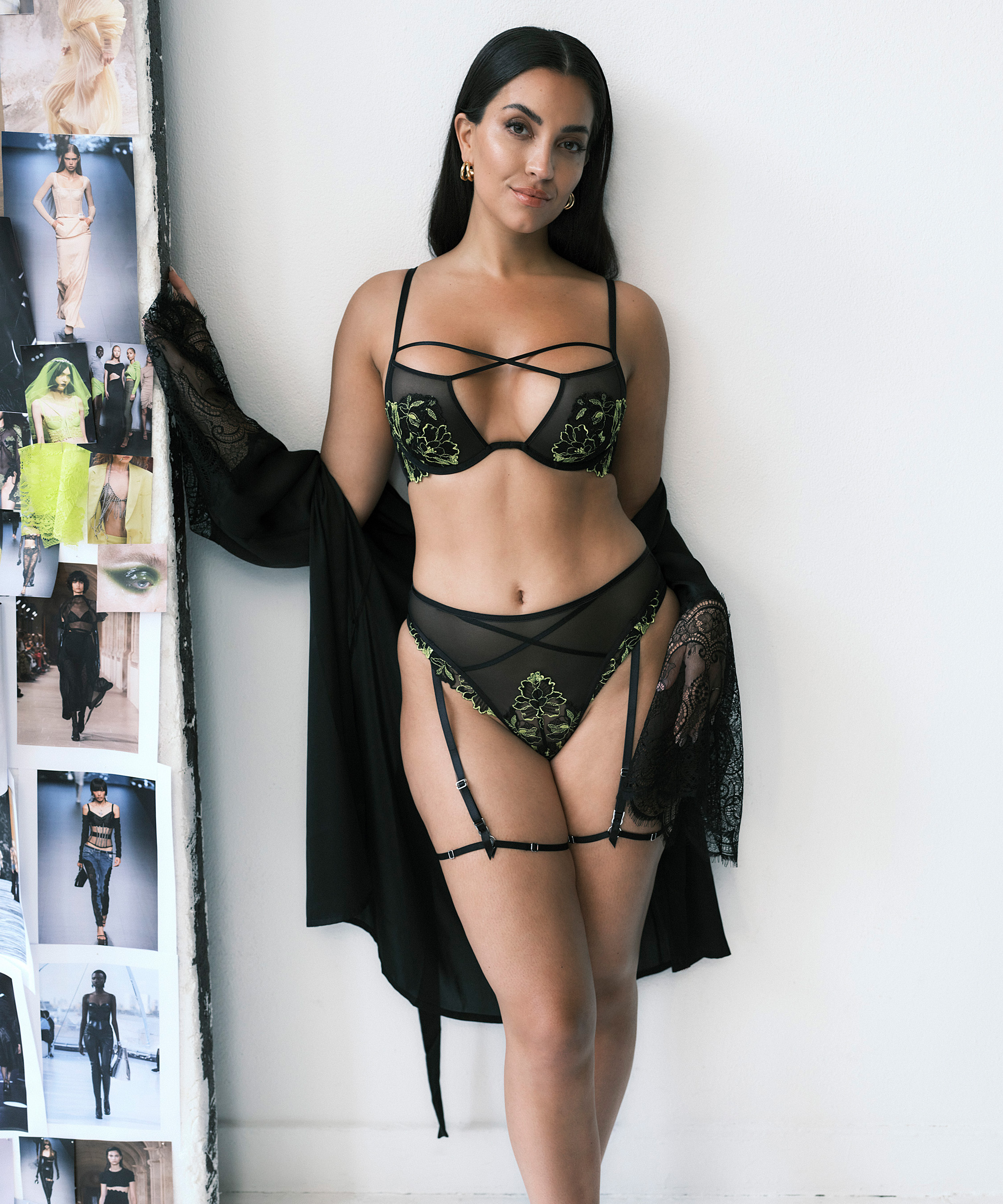 String Feyre, Noir, main