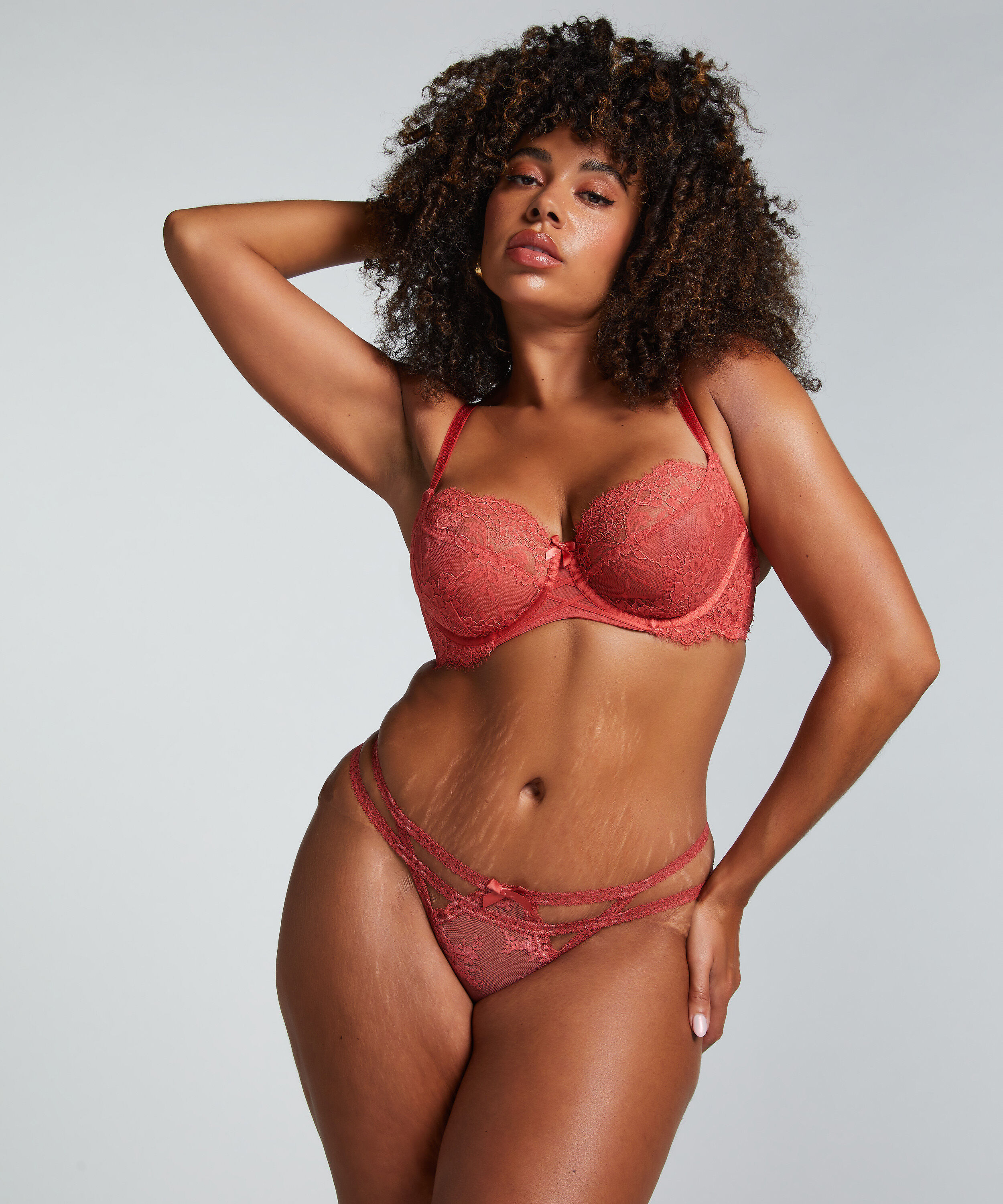 String Irina, Rouge String Irina, Rouge