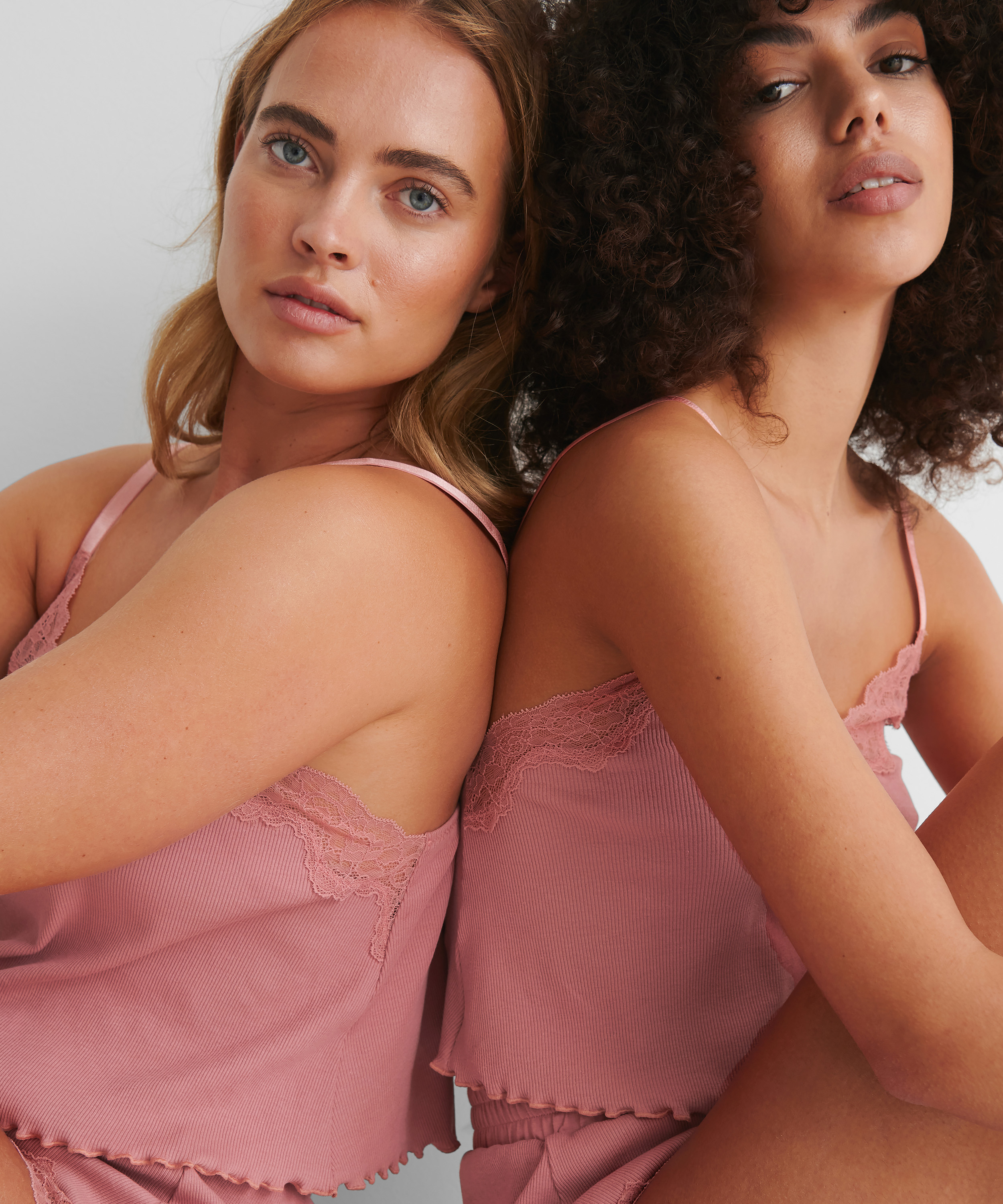 Caraco en dentelle c&ocirc;tel&eacute;e Mia HKM x NA-KD, Rose, main