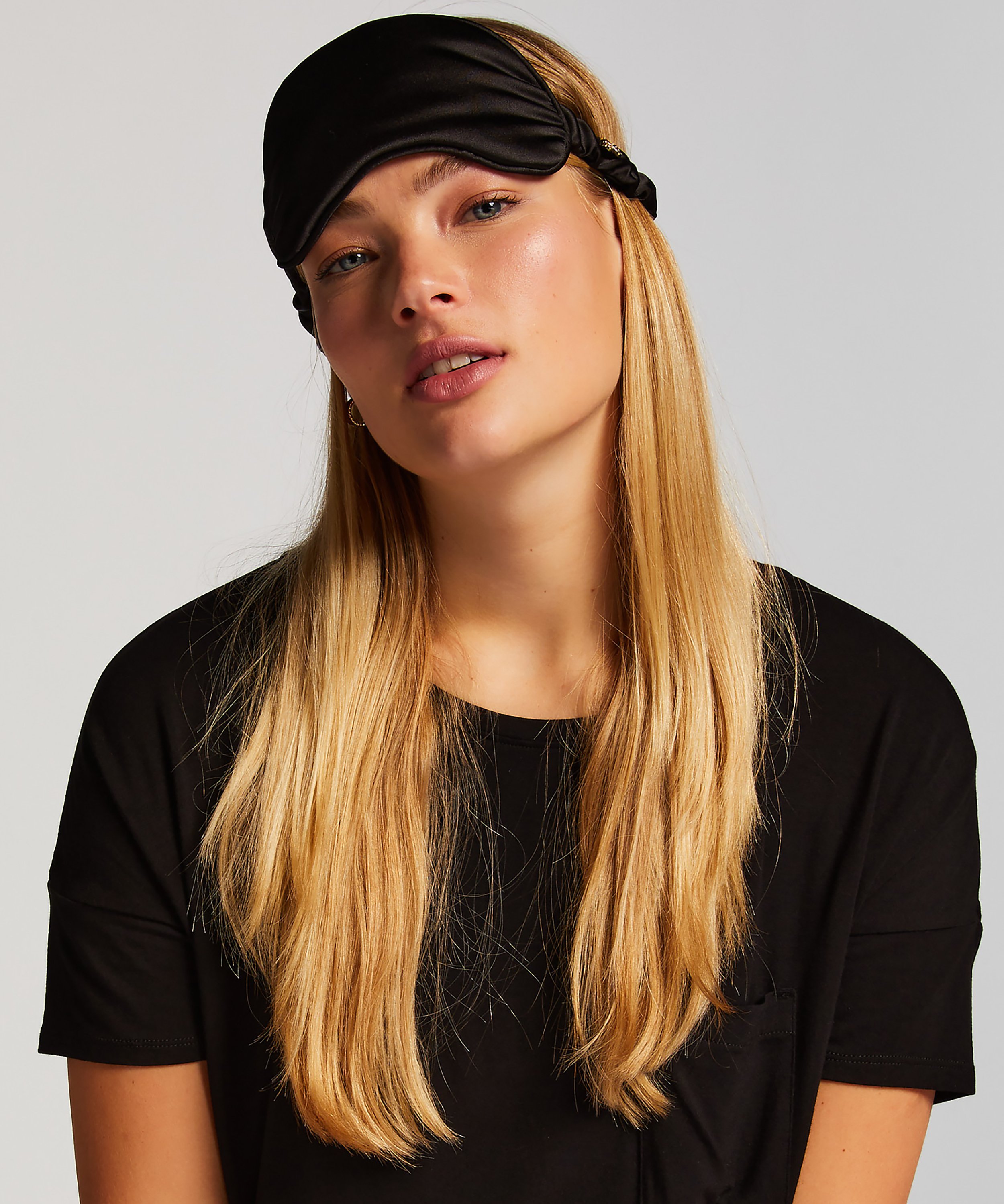 Masque pour dormir, Noir, main