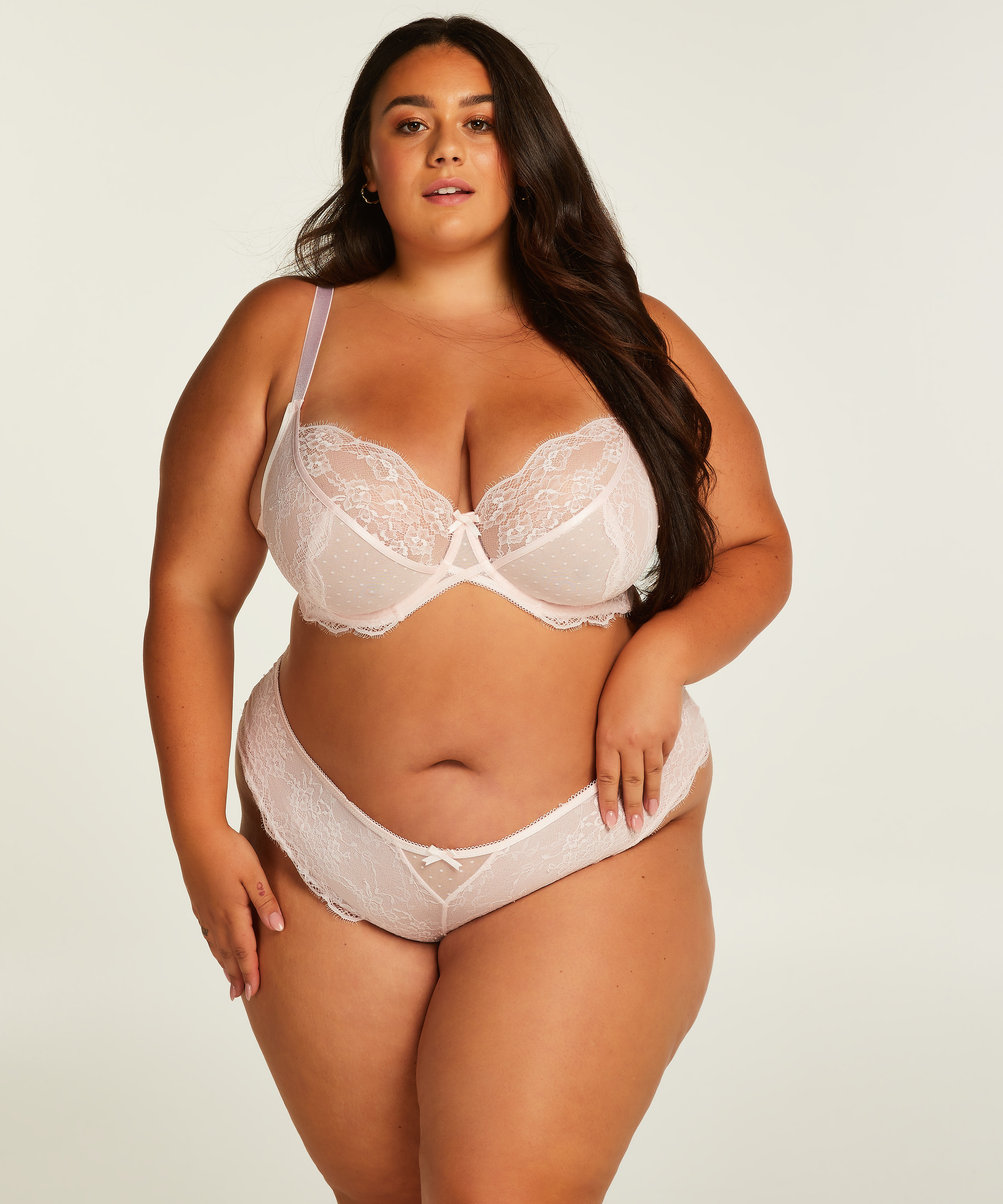 String brésilien Jolie, Rose, main