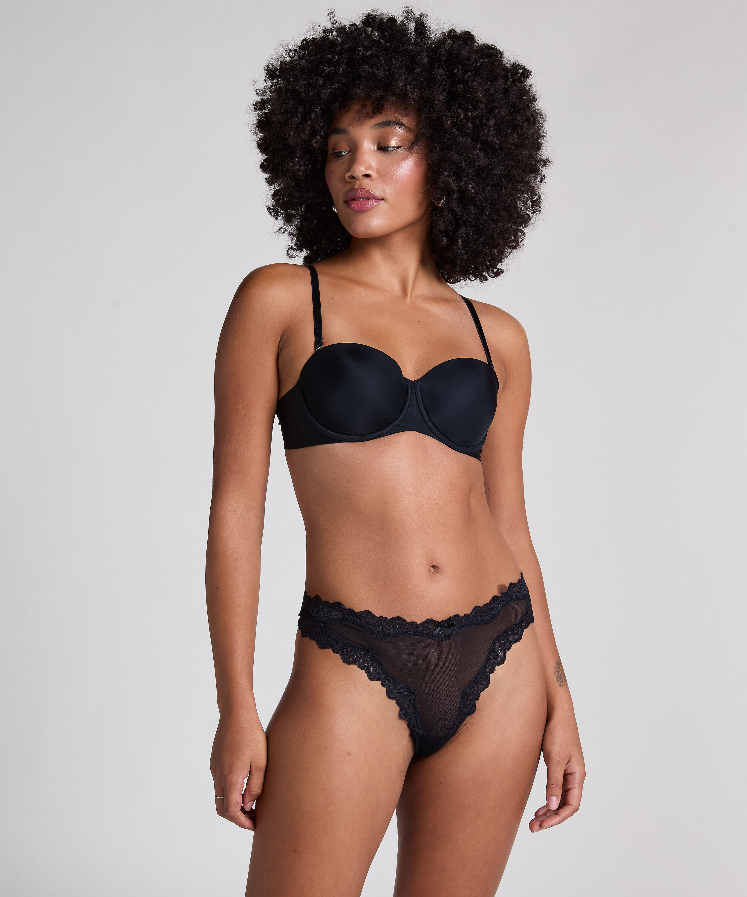 String Hazel, Noir