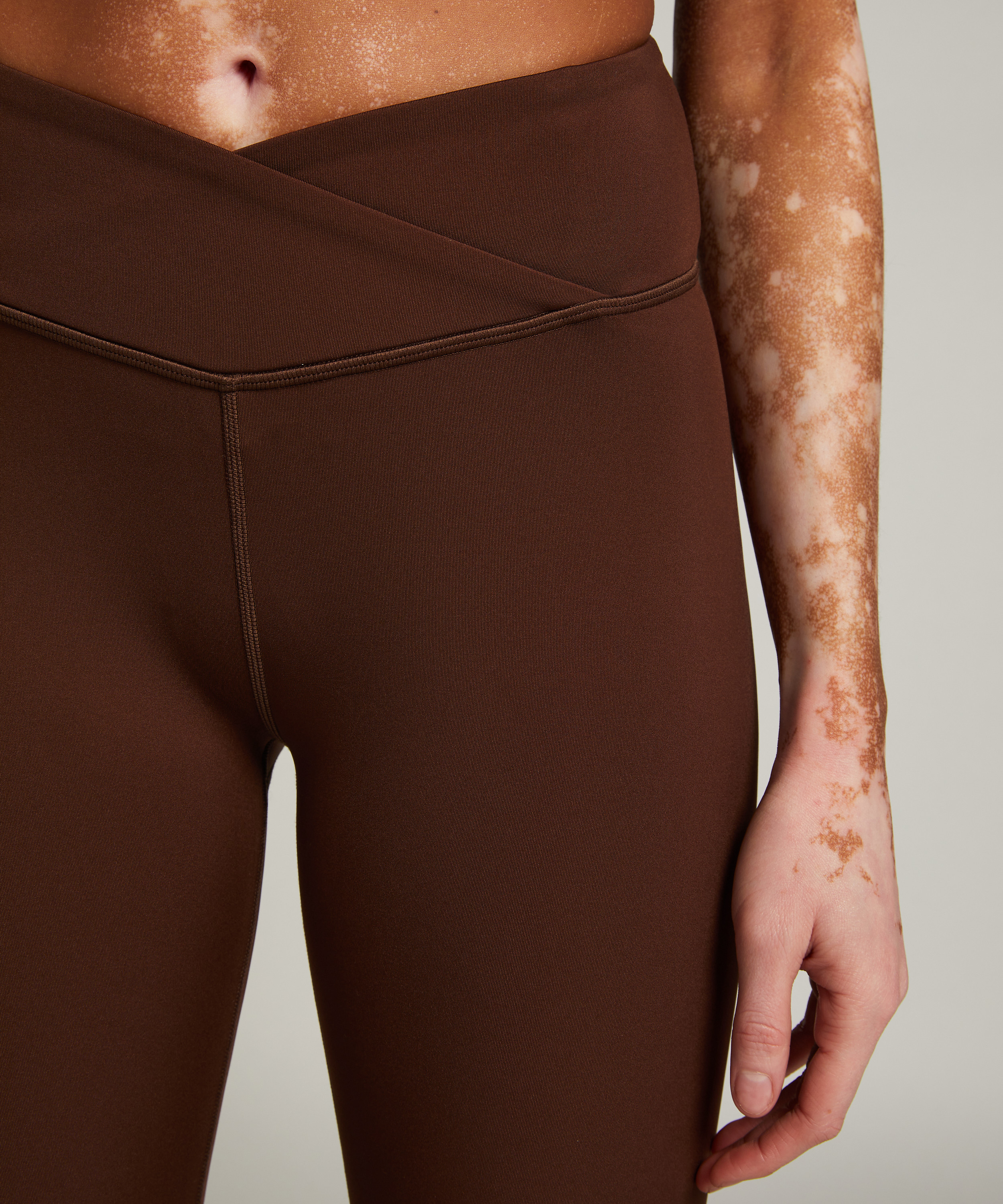 HKMX Legging croisé à taille haute, marron, main