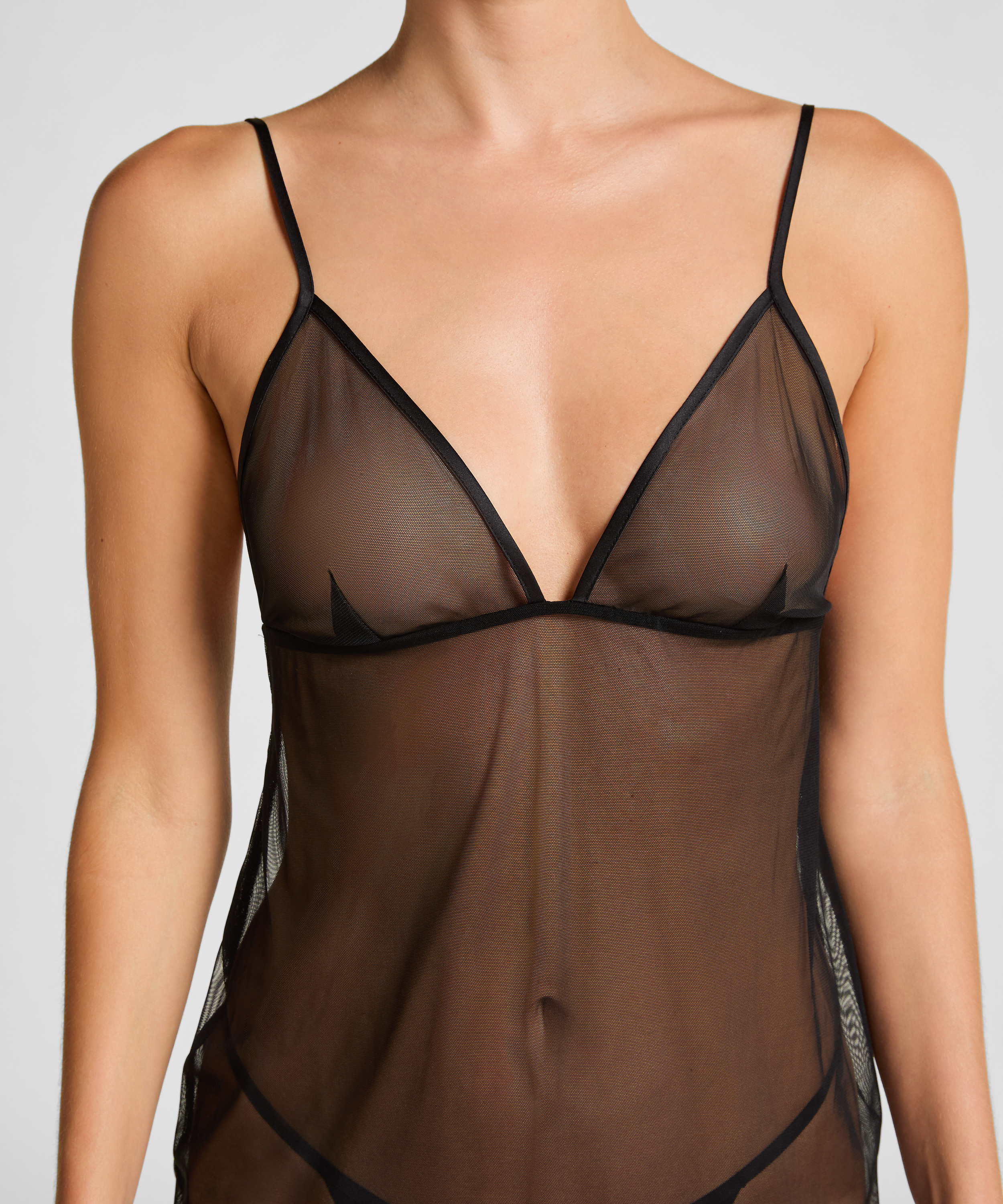 Nuisette Marie, Noir, main