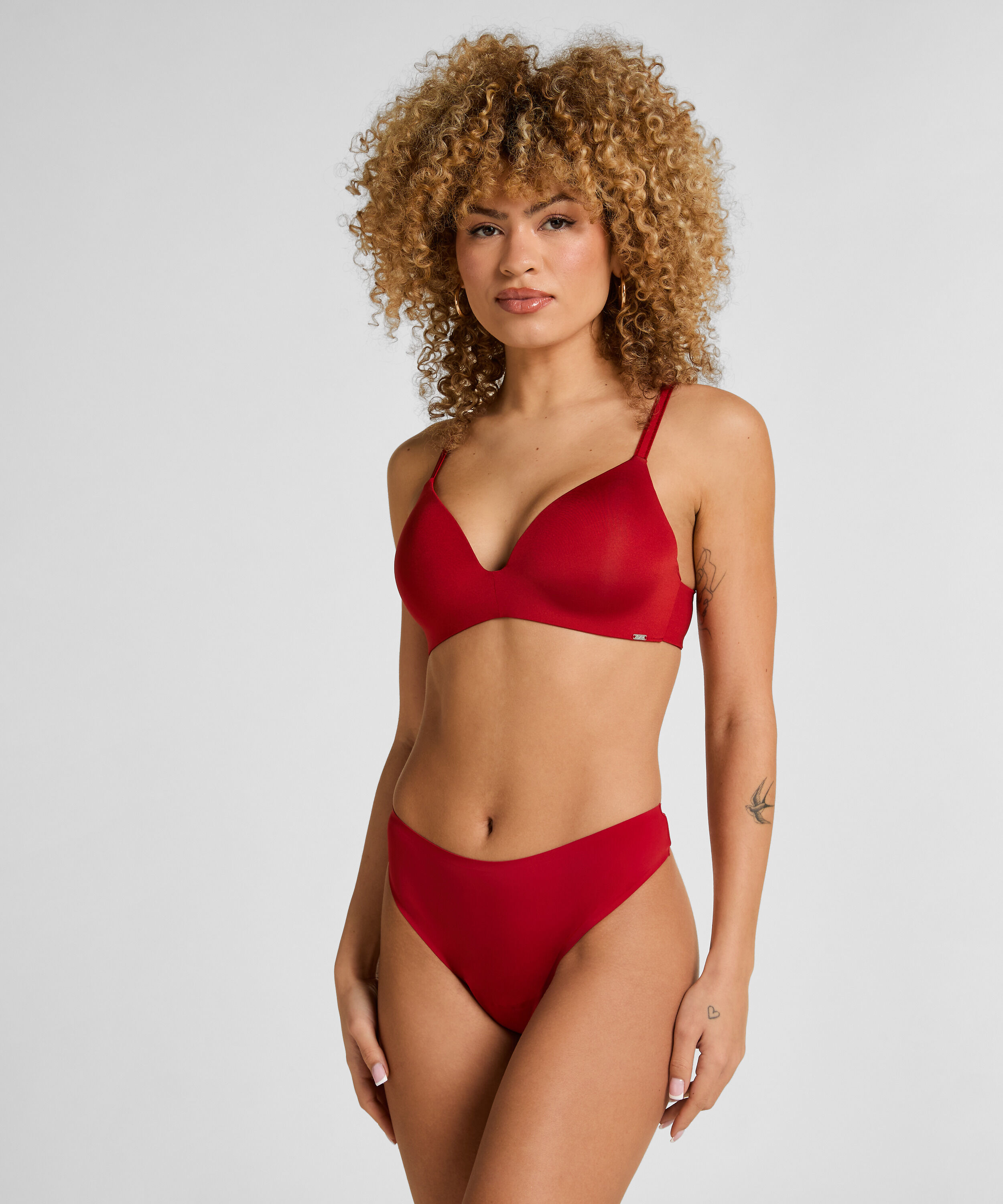 Invisible string basic, Rouge Invisible string basic, Rouge