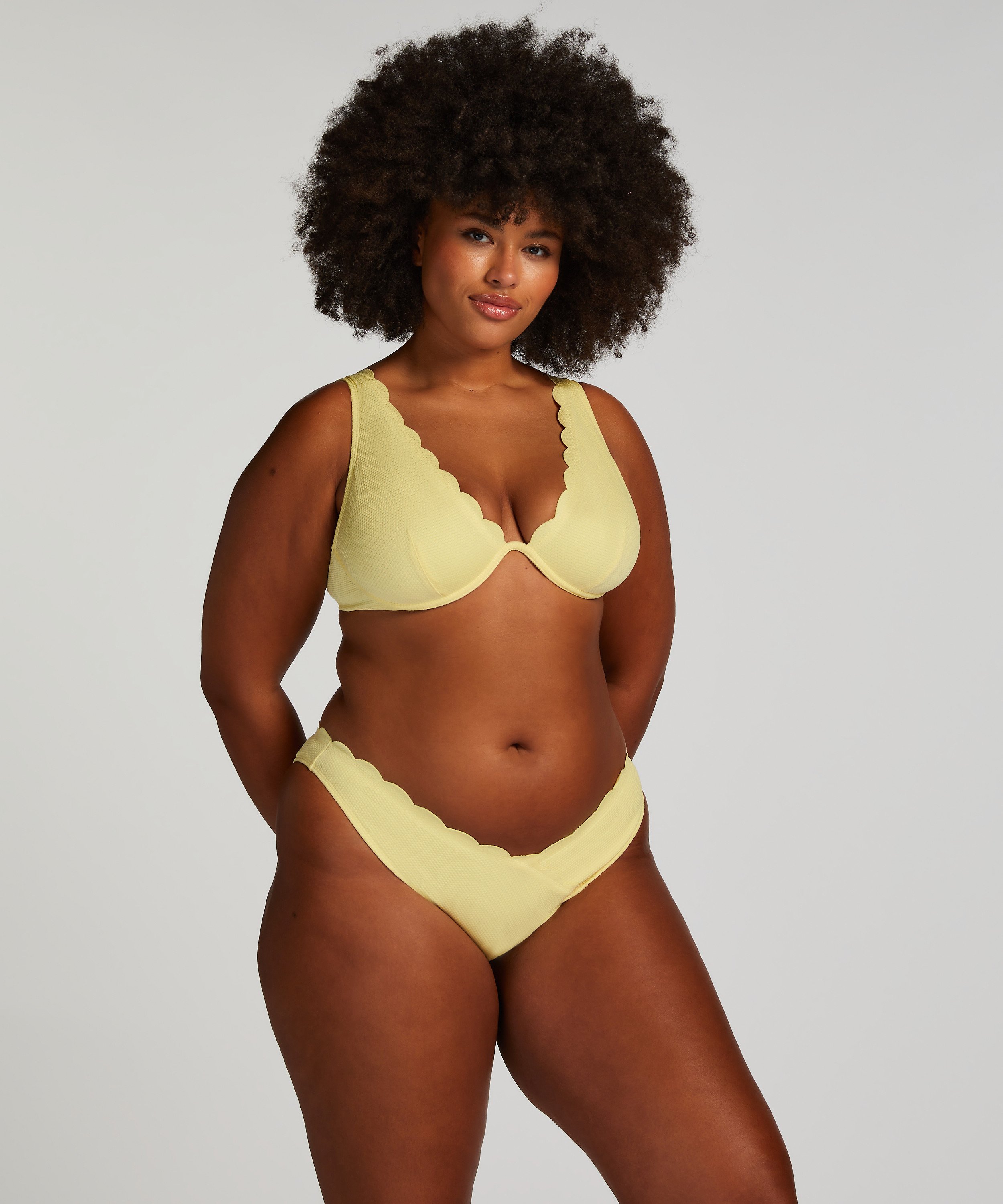 Slip de Bikini Échancrés Scallop, Jaune, main
