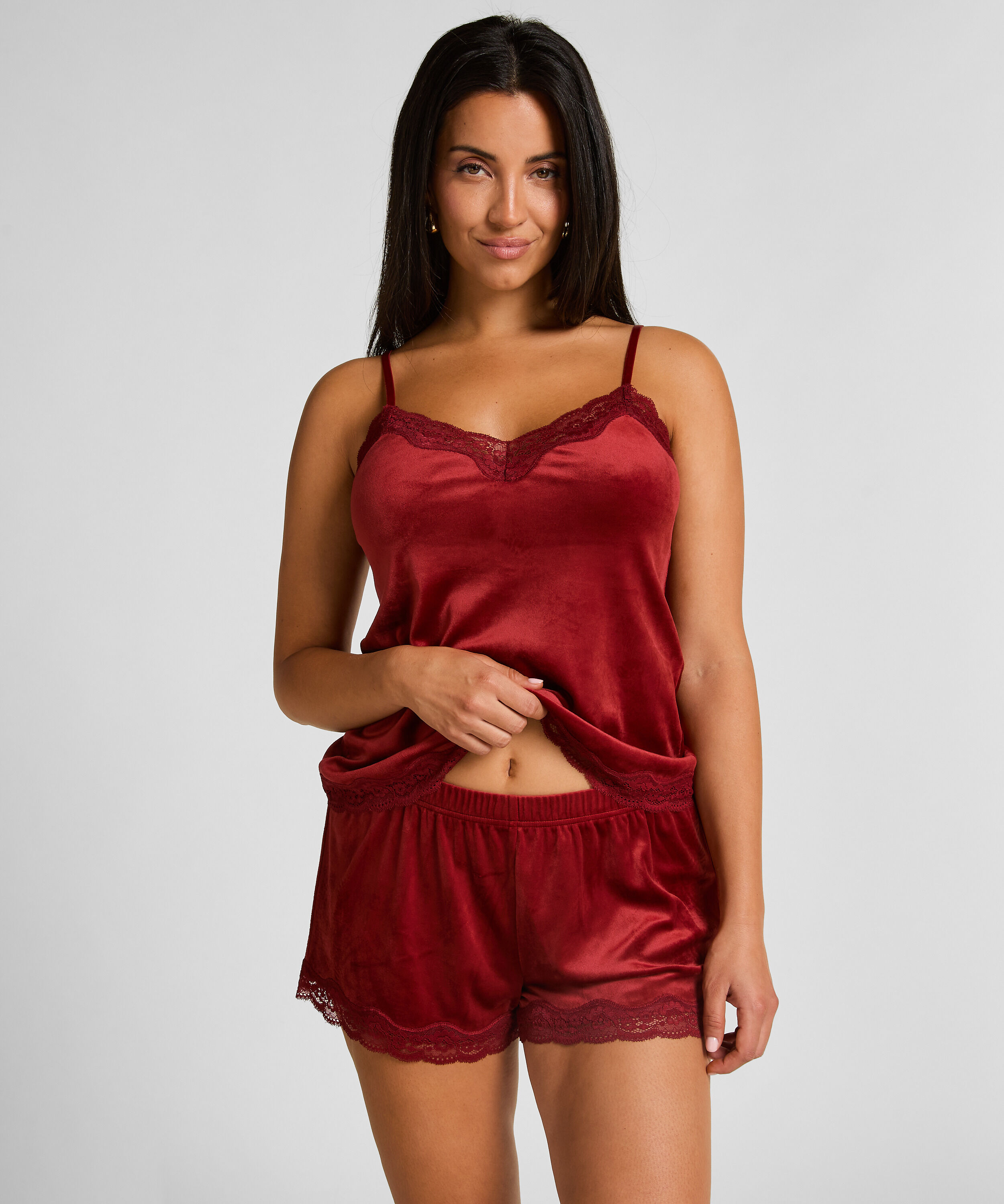 Short en velours à dentelle, Rouge Short en velours à dentelle, Rouge