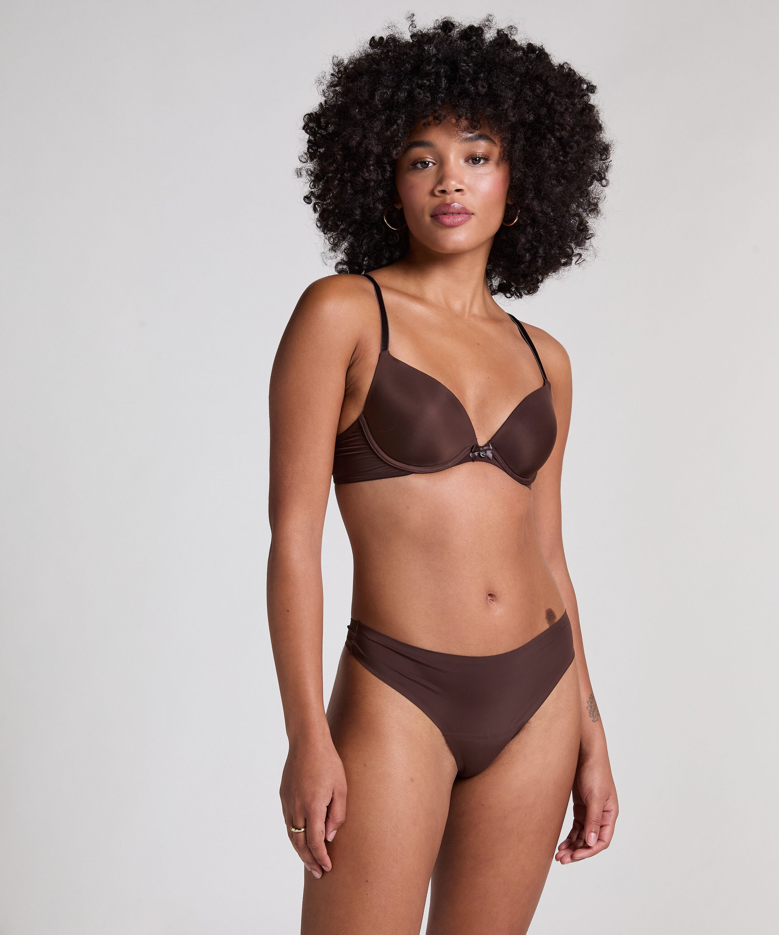 Invisible string basic, Marron