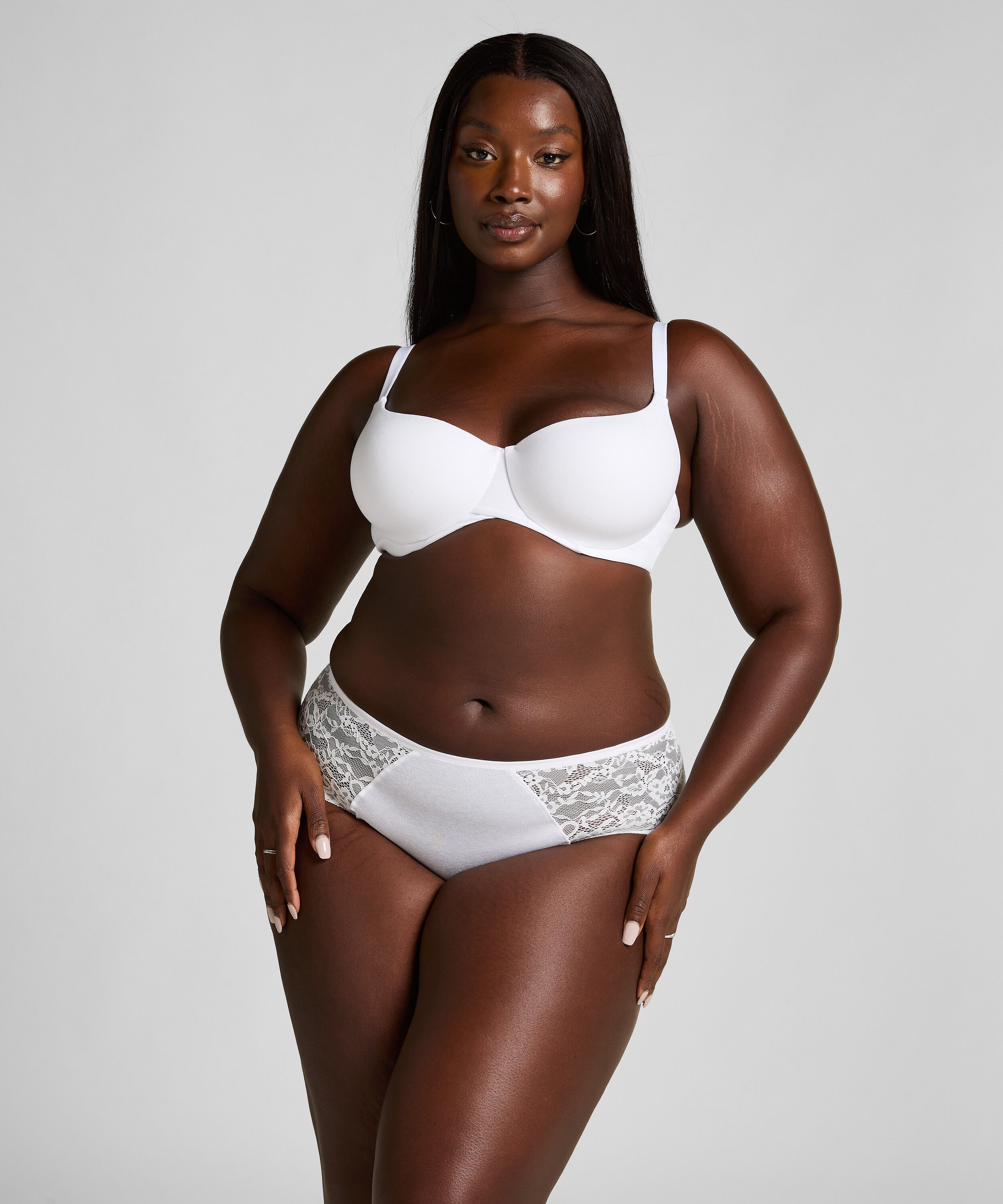 Combinaison en dentelle longueur midi