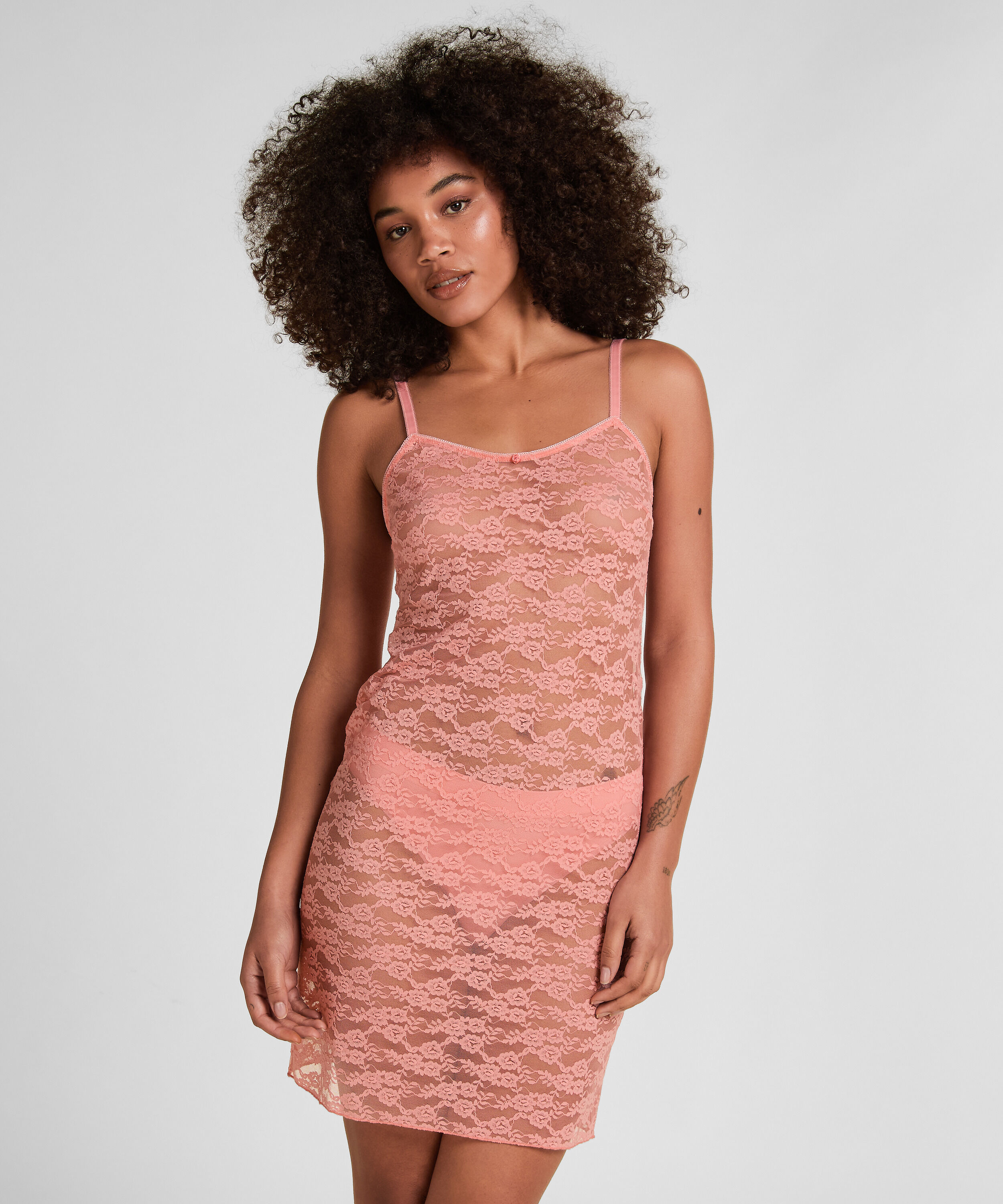 Robe nuisette en dentelle intégrale, Rose