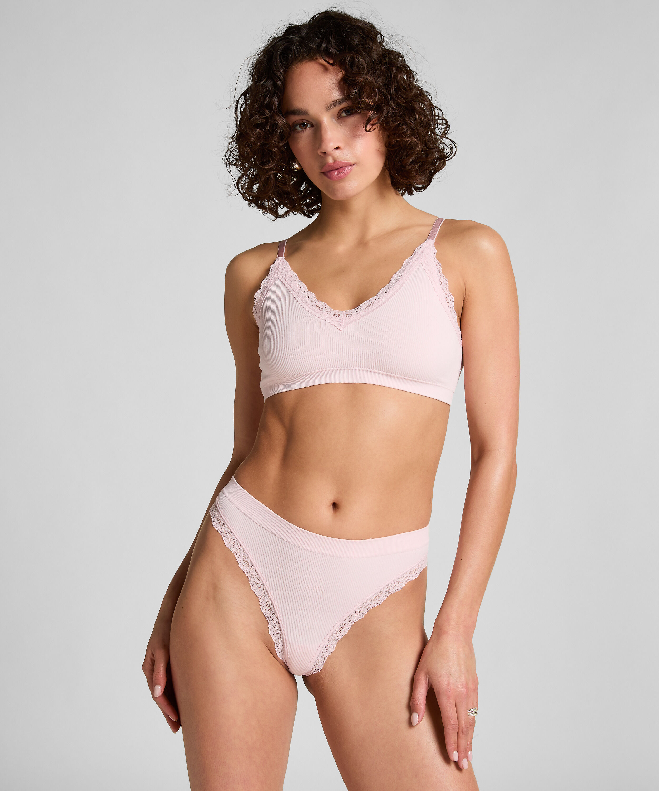 String Lola, Rose