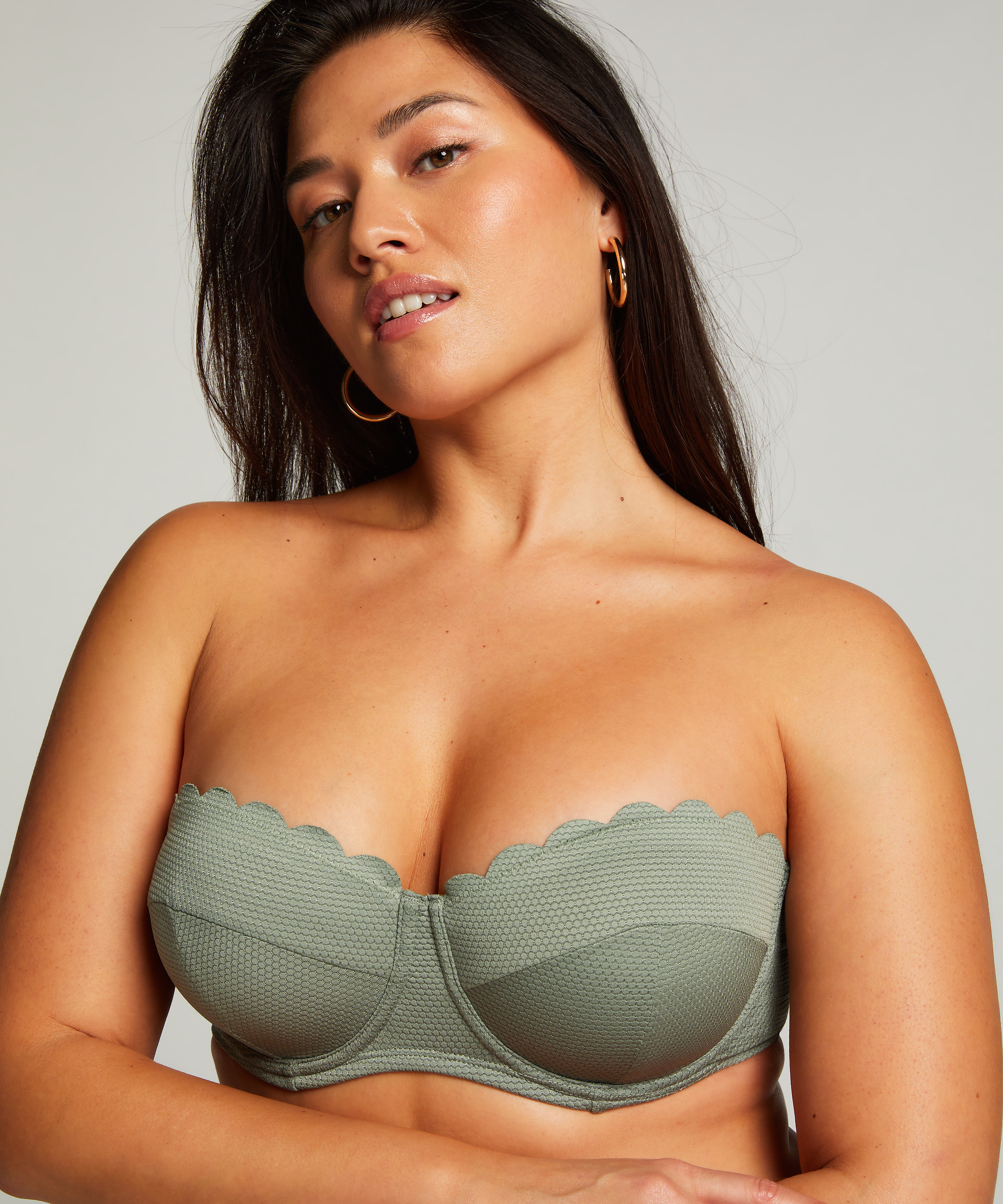 Haut de bikini sans bretelles préformé à armatures Scallop Taille E +, Vert, main