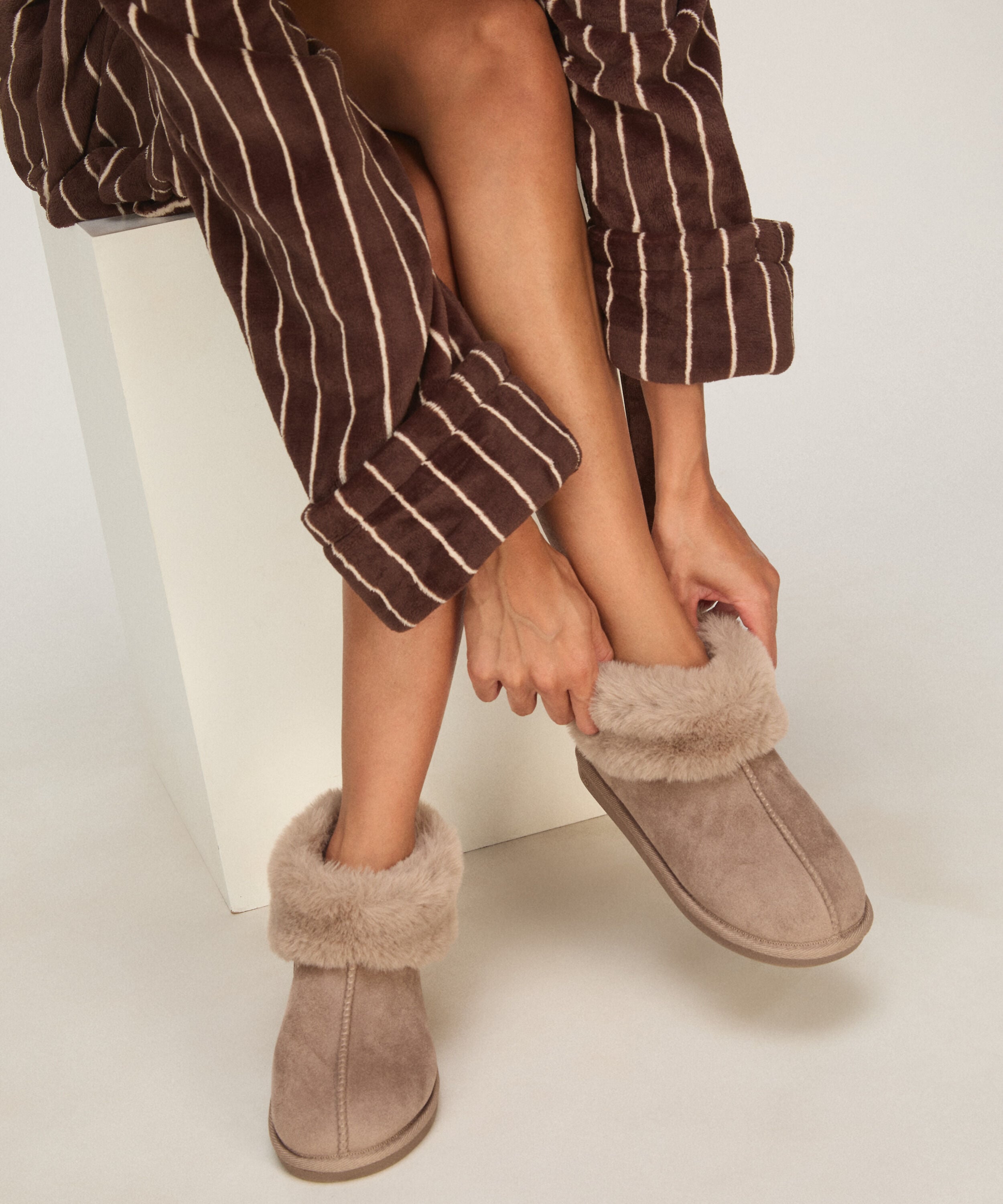Chaussons Boot Faux Suede