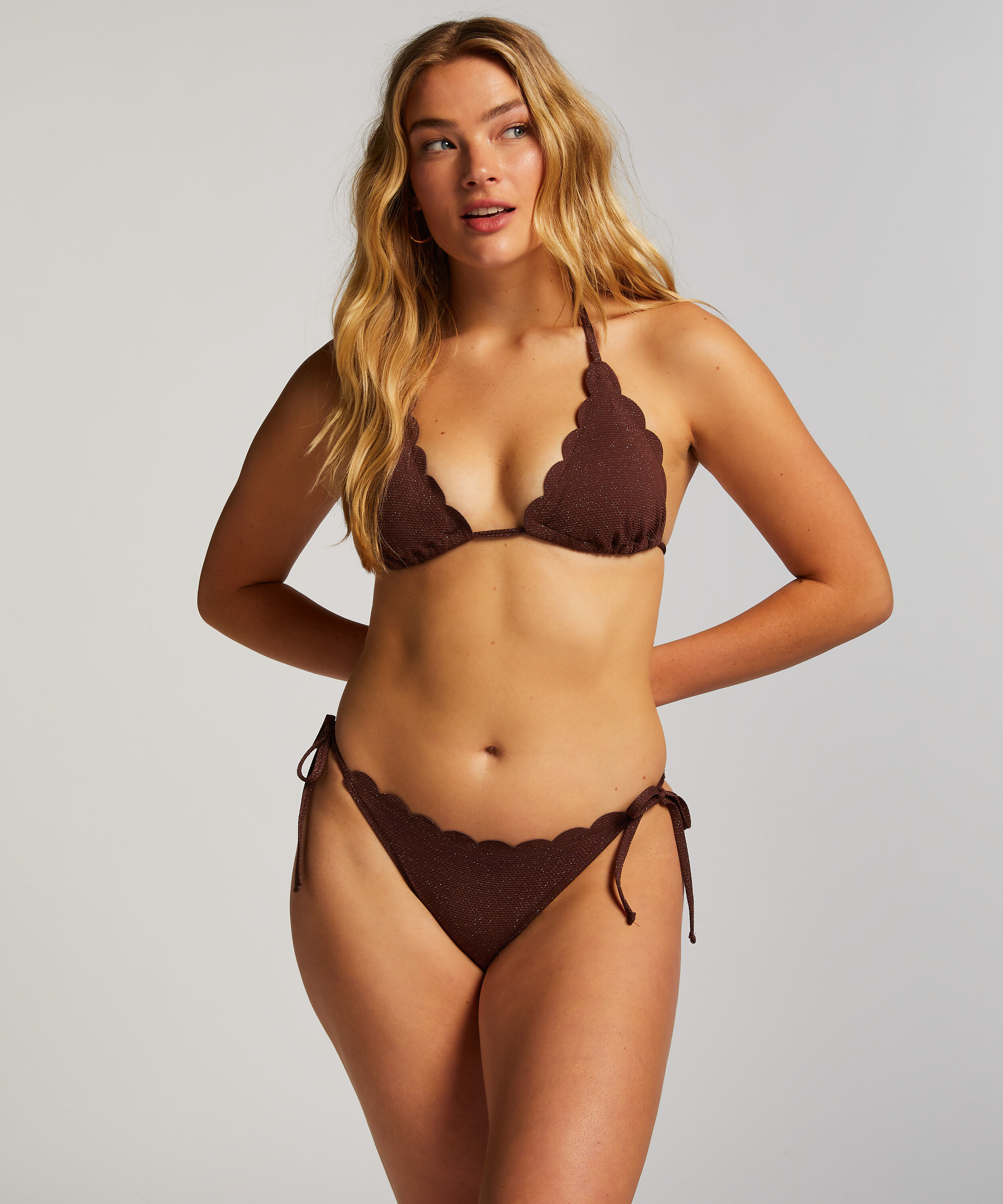 Slip de Bikini Cheeky Tanga Scallop Lurex, Marron