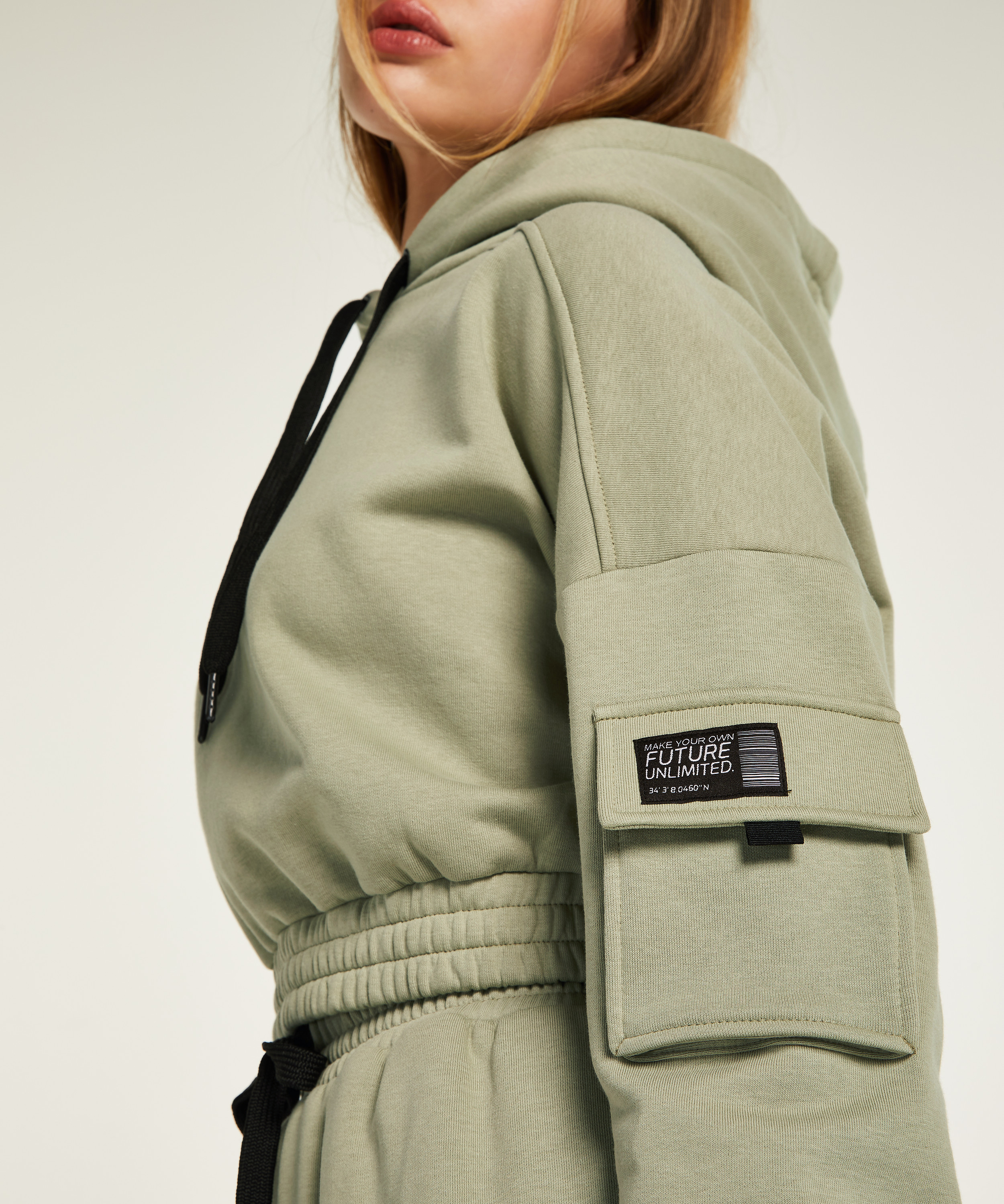 Sweat à capuche court Kim Petras, Vert, main