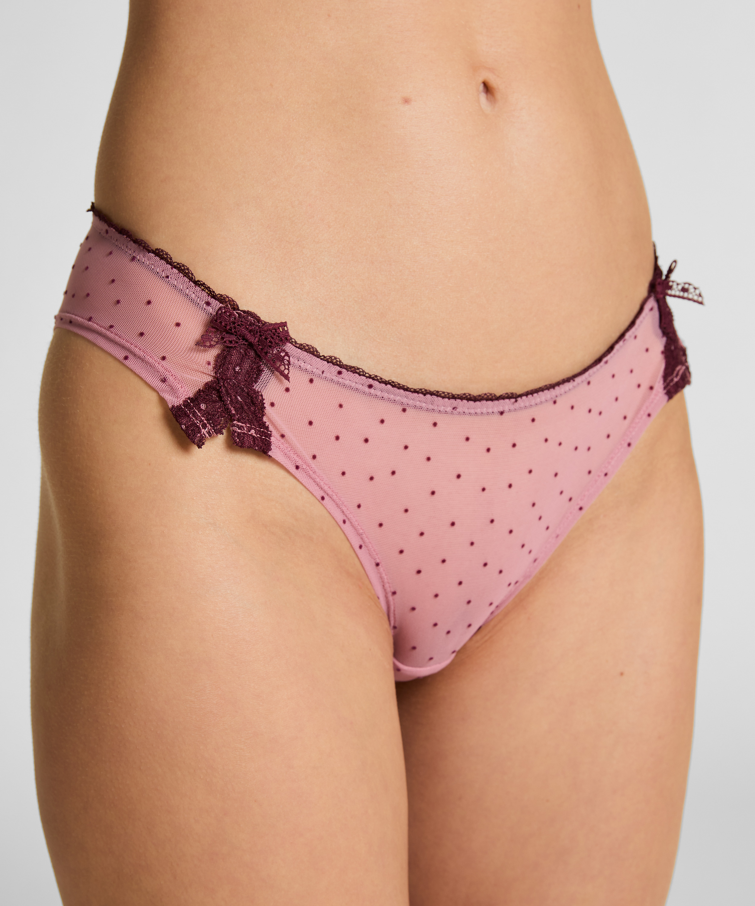 Culotte brésilienne Adeline, Rose, main