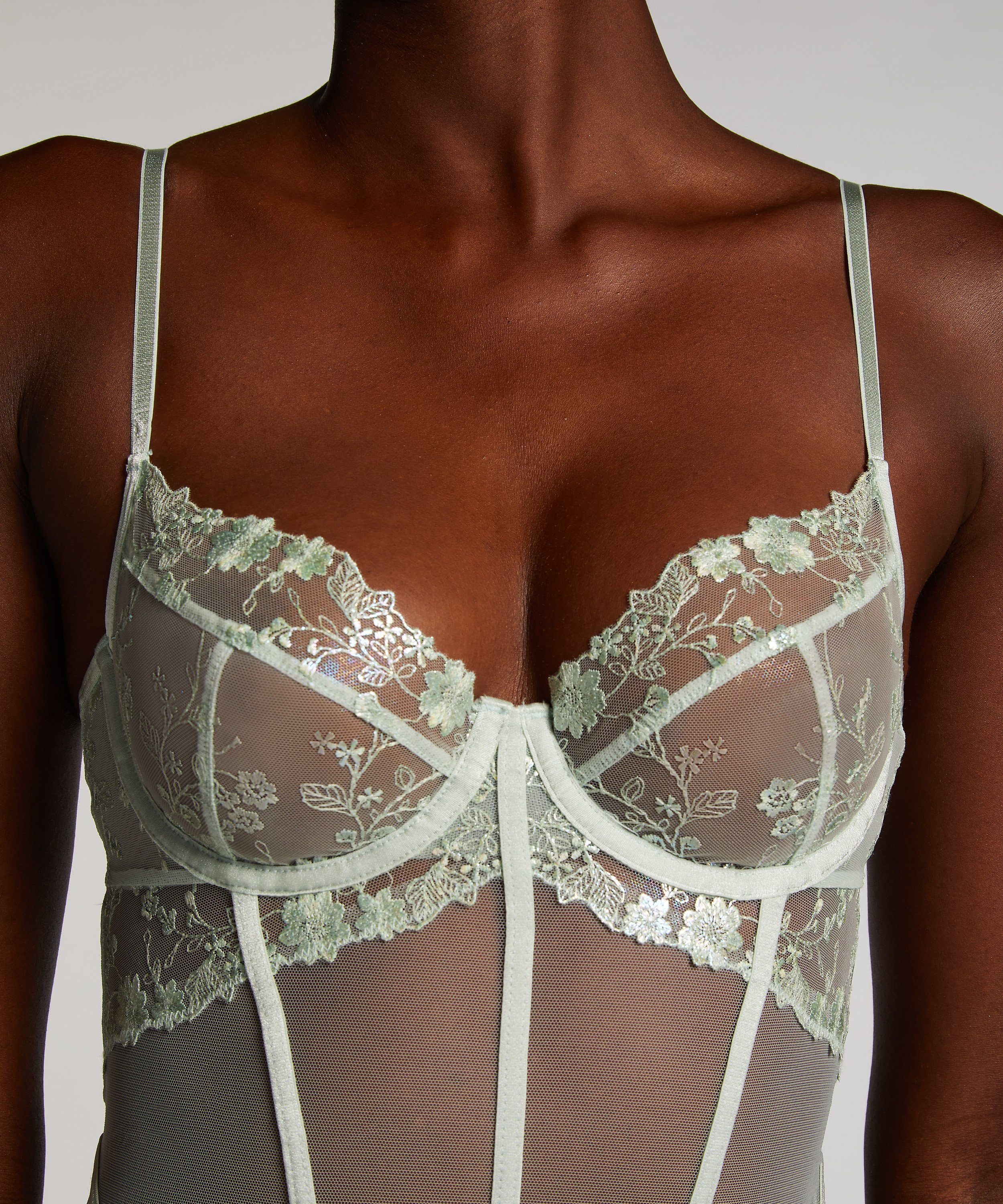 Body Lillia, Vert, main