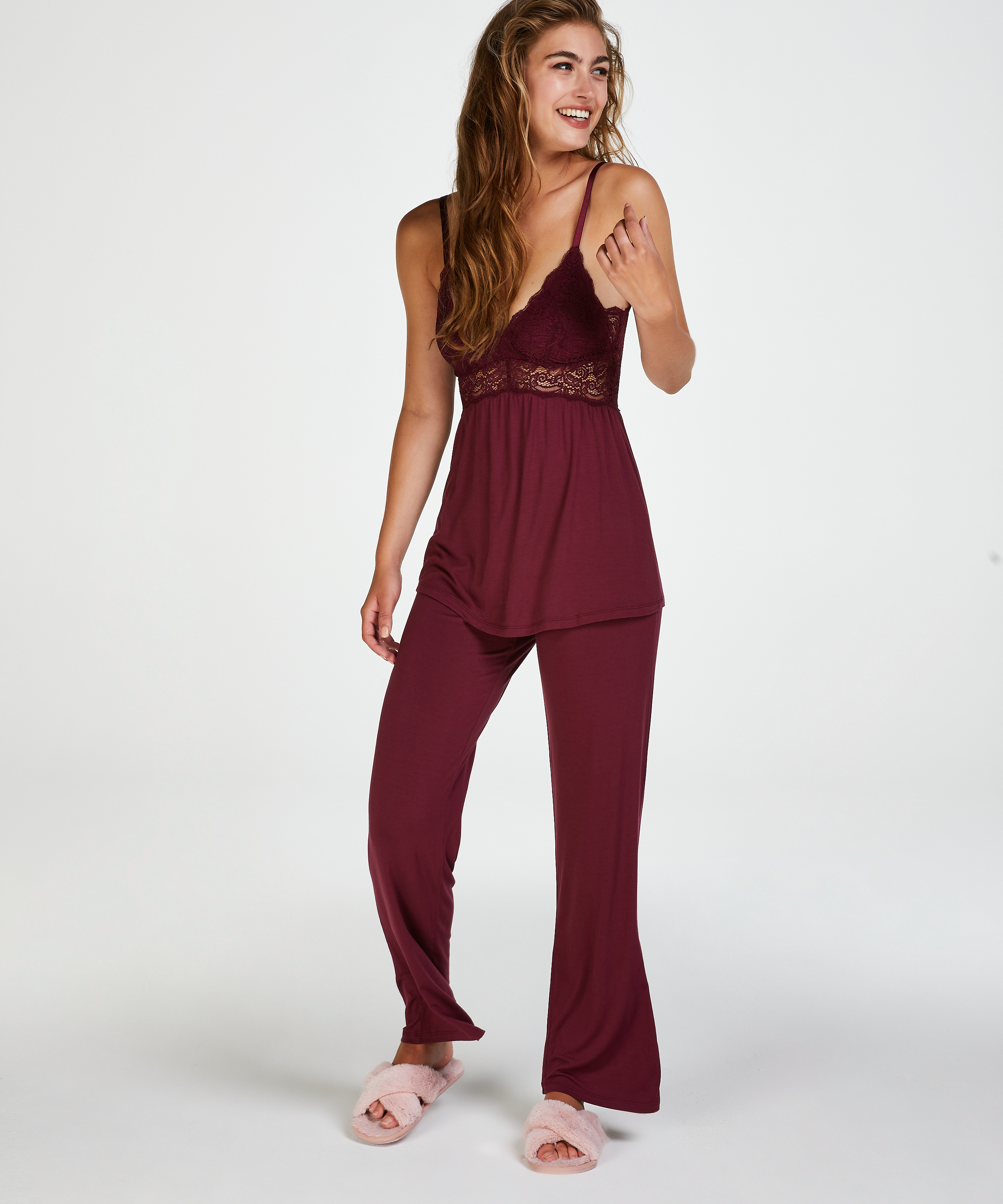 Tenue de pyjama Vera Lace, Rouge, main