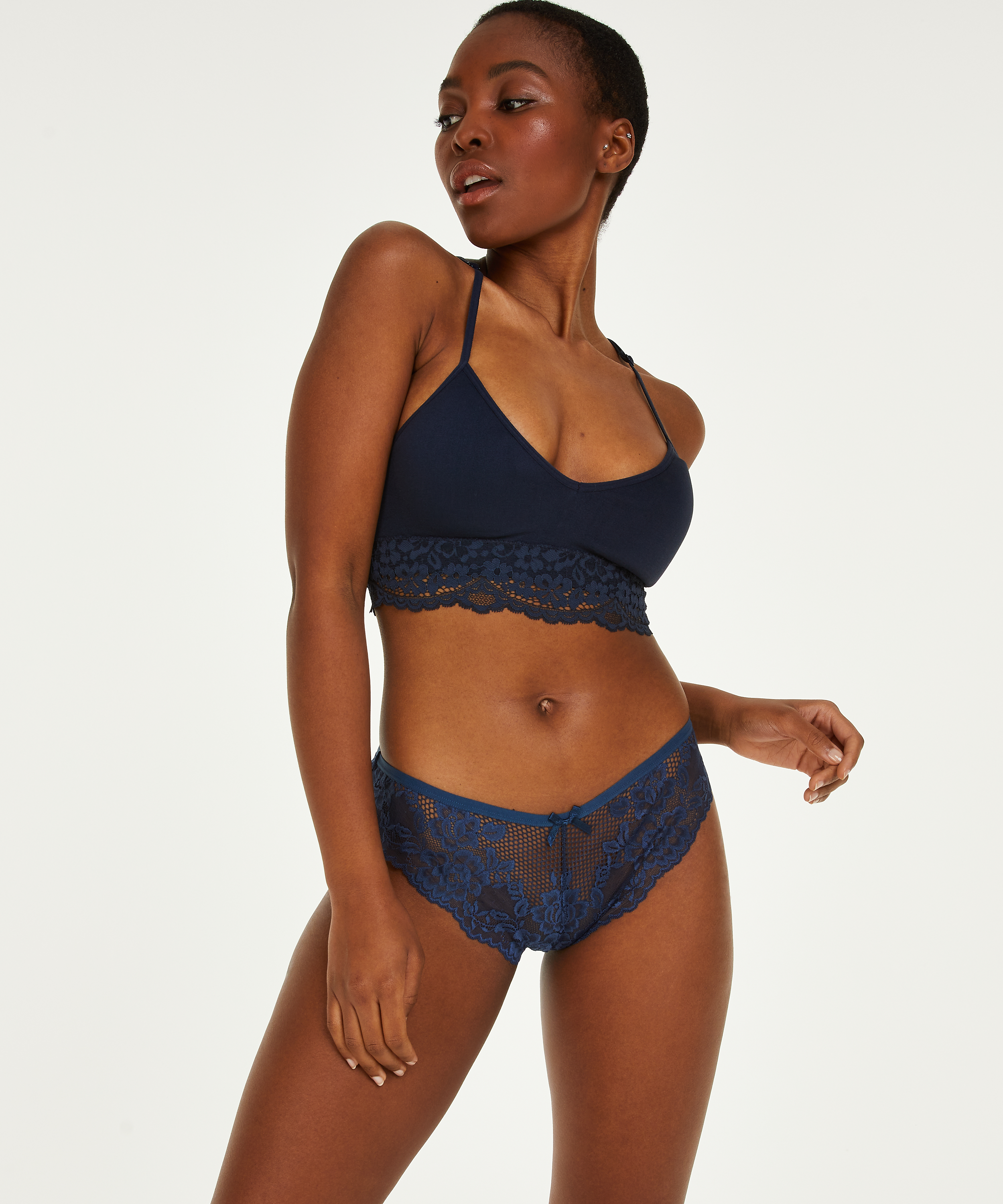 Slip brésilien Bianca, Bleu, main